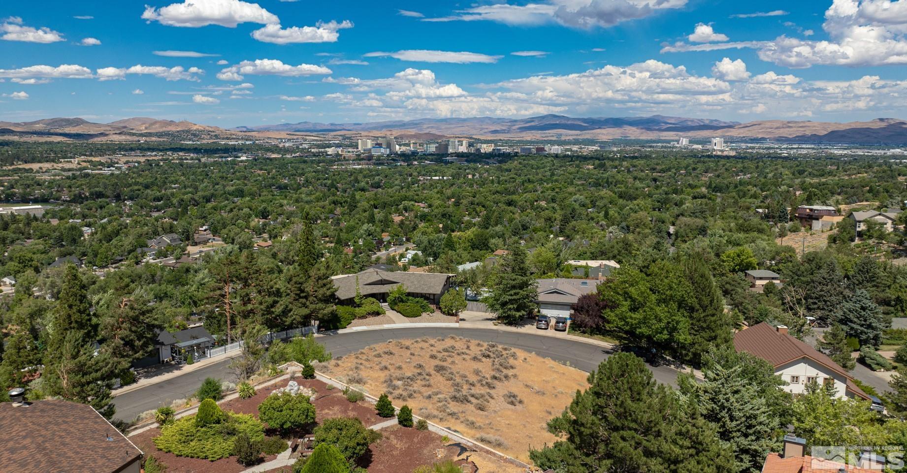3820 N Folsom