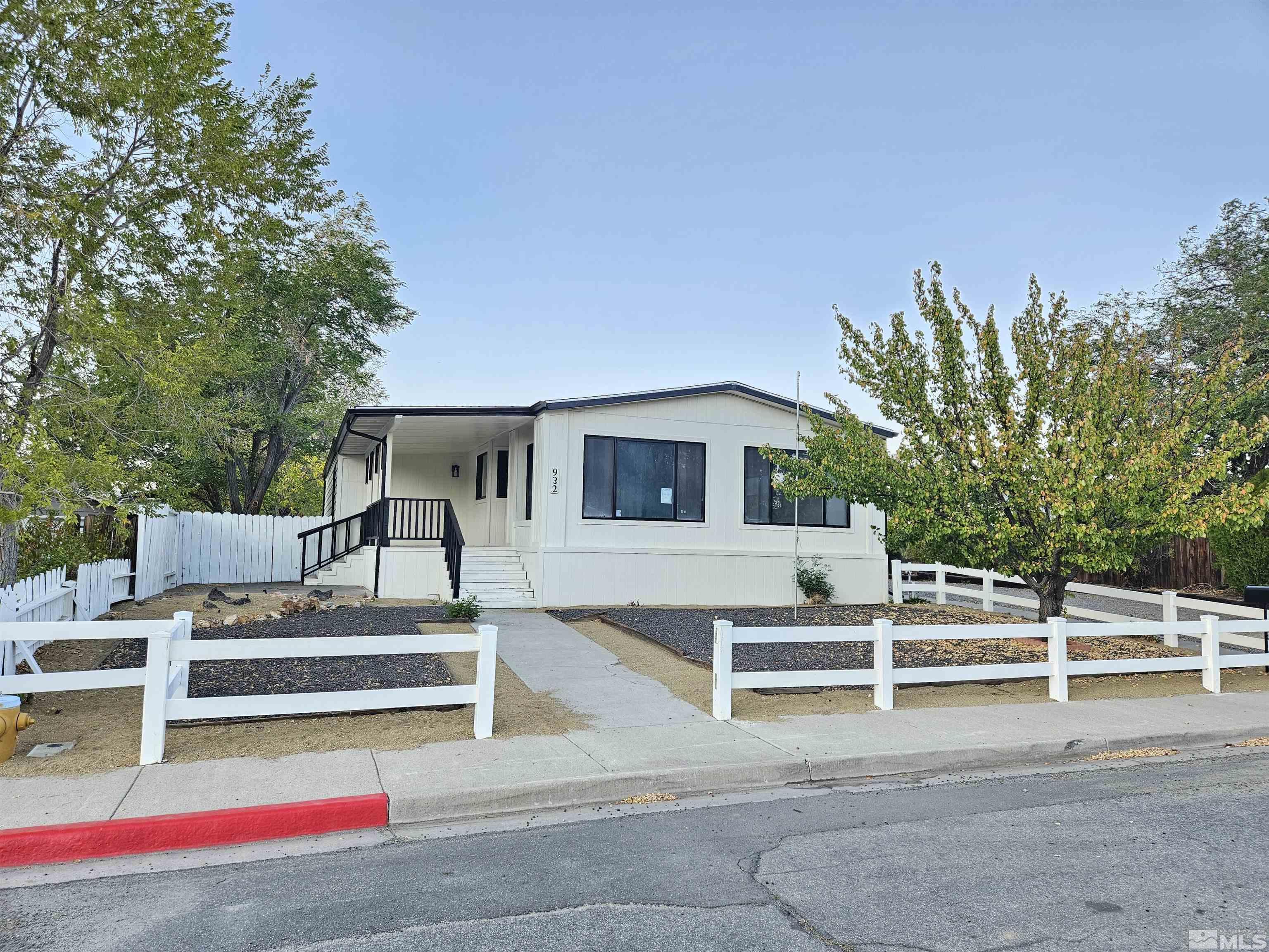 932 Loyola Street