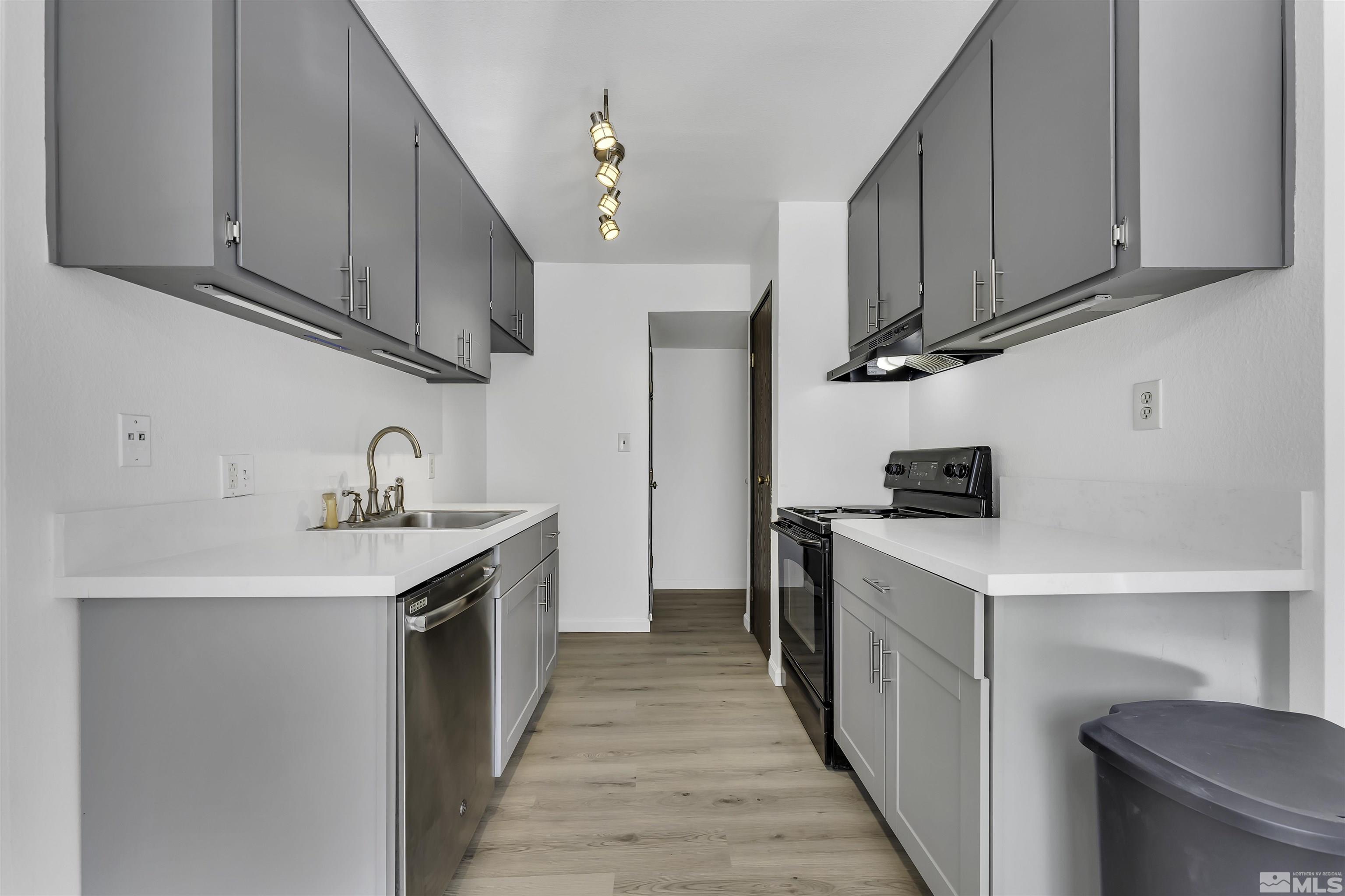 1555 Delucchi Lane, I