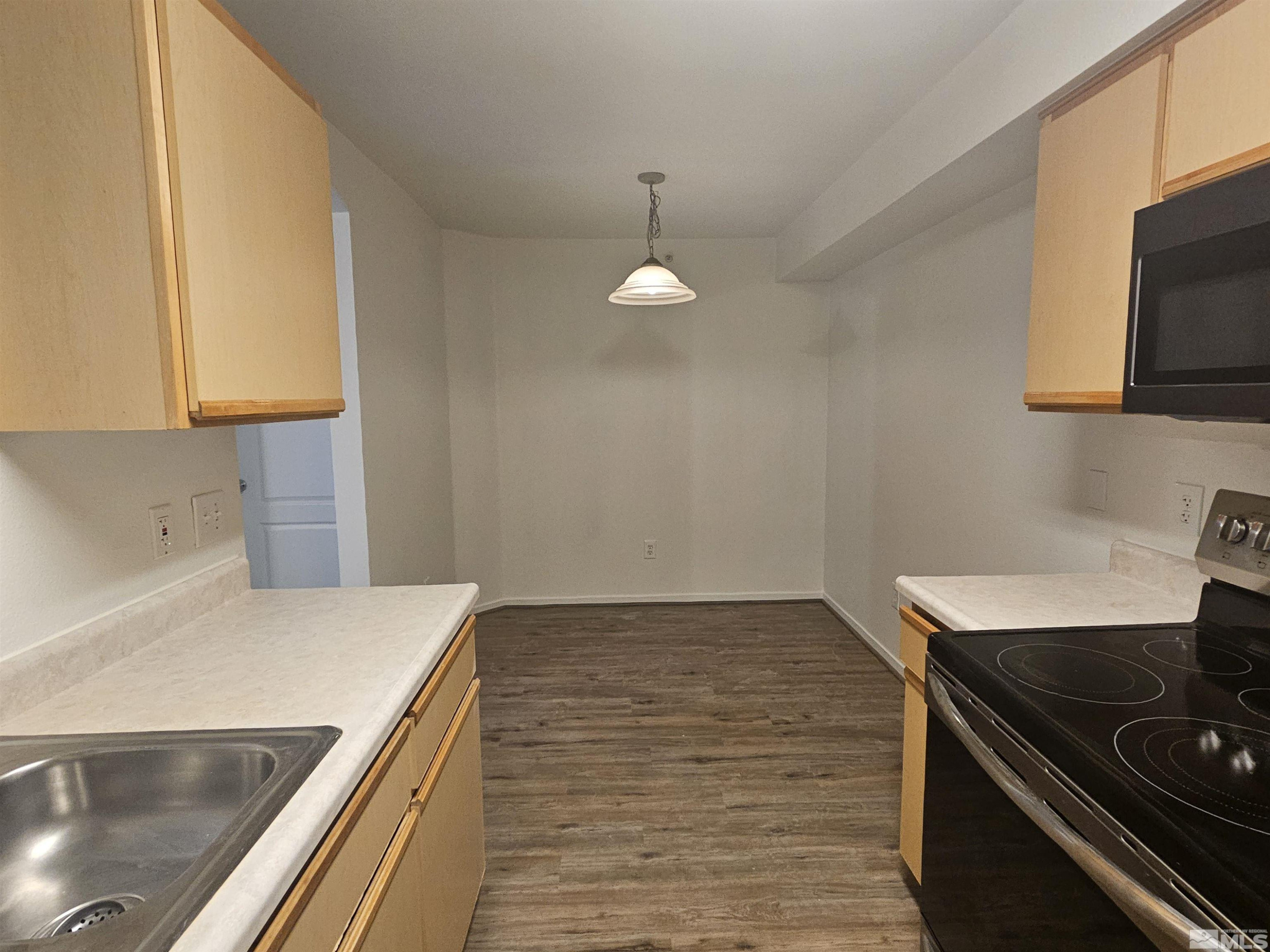 6850 Sharlands Avenue, K 2060