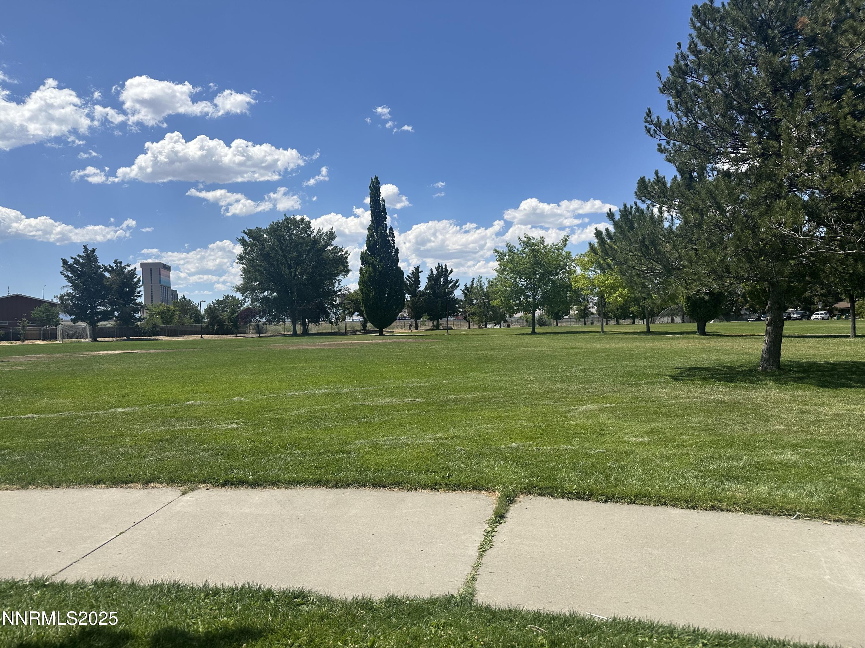 863 Nutmeg Place, 12