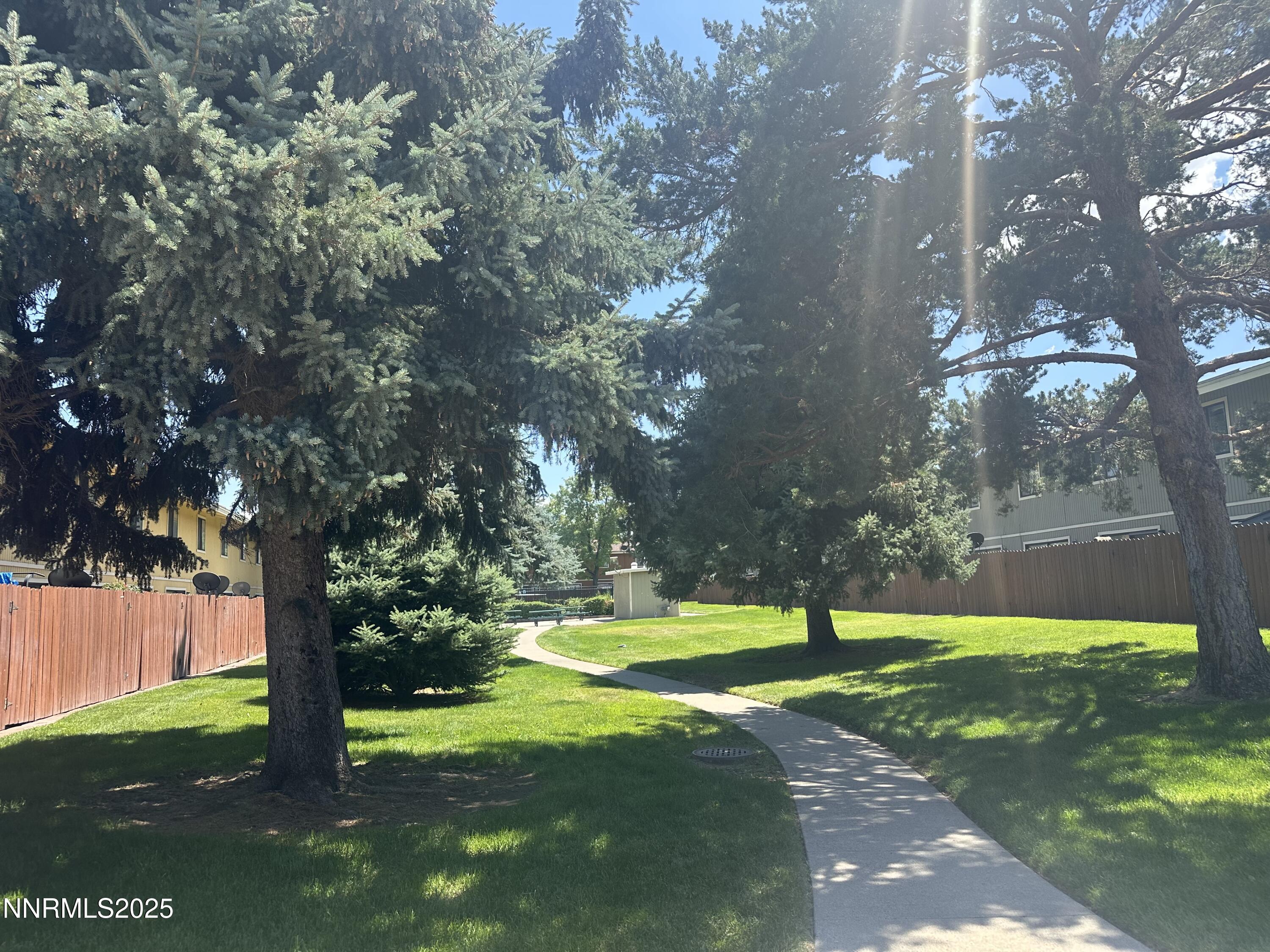 863 Nutmeg Place, 12