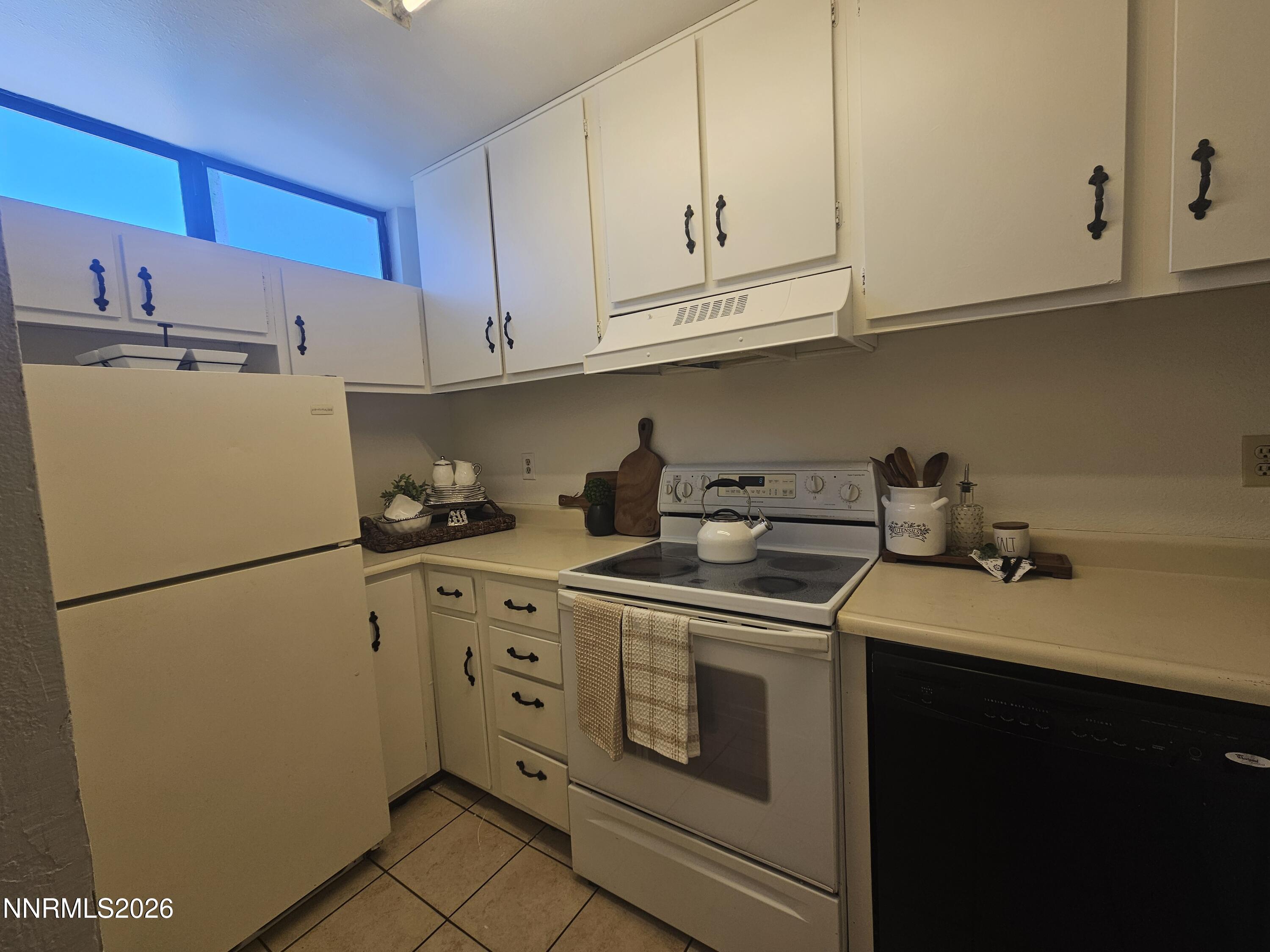 863 Nutmeg Place, 12