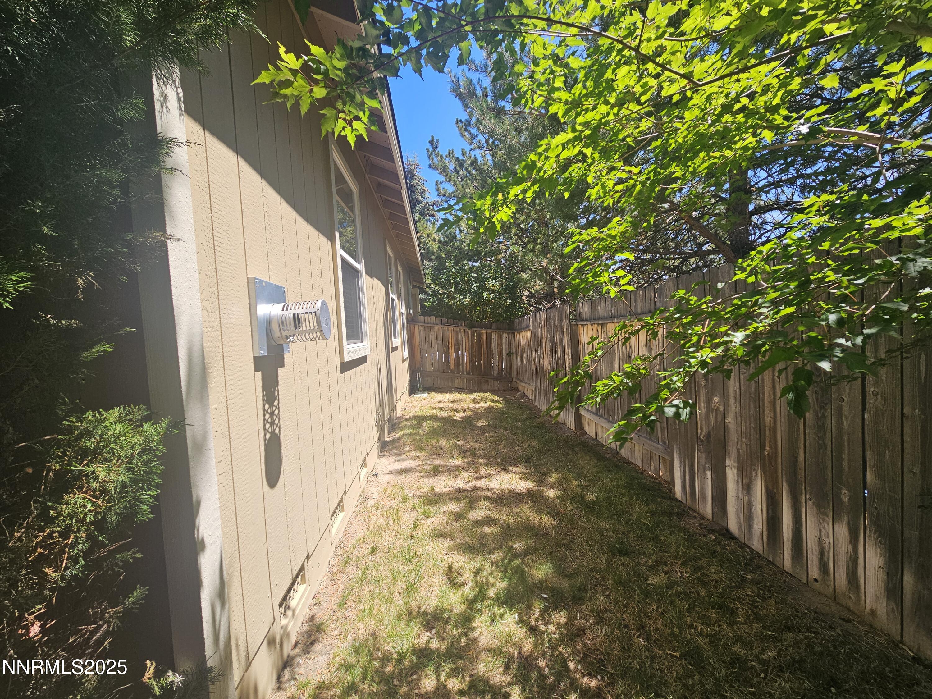 2735 Avenida De Landa