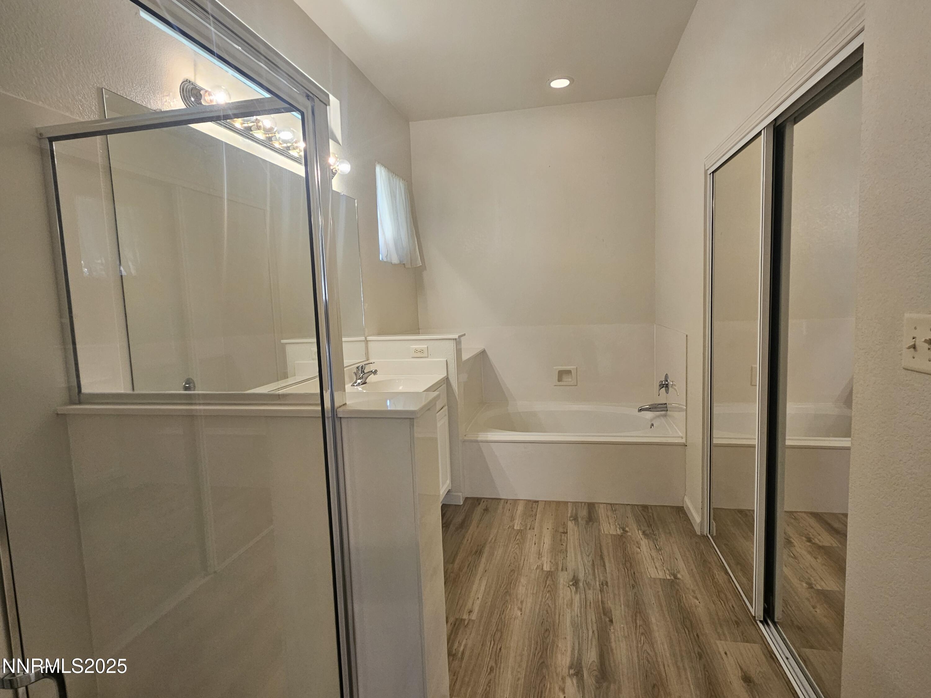 2735 Avenida De Landa