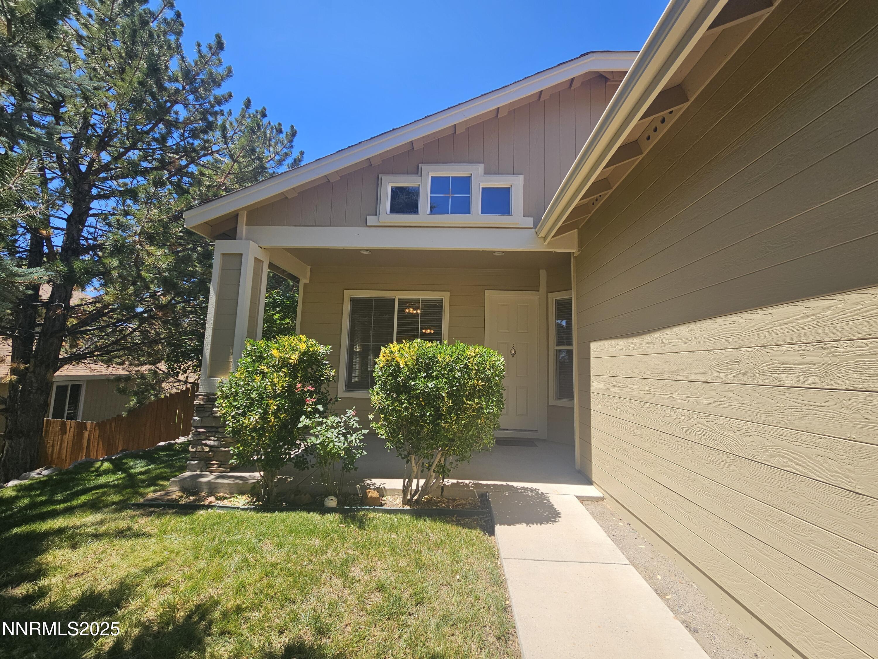 2735 Avenida De Landa