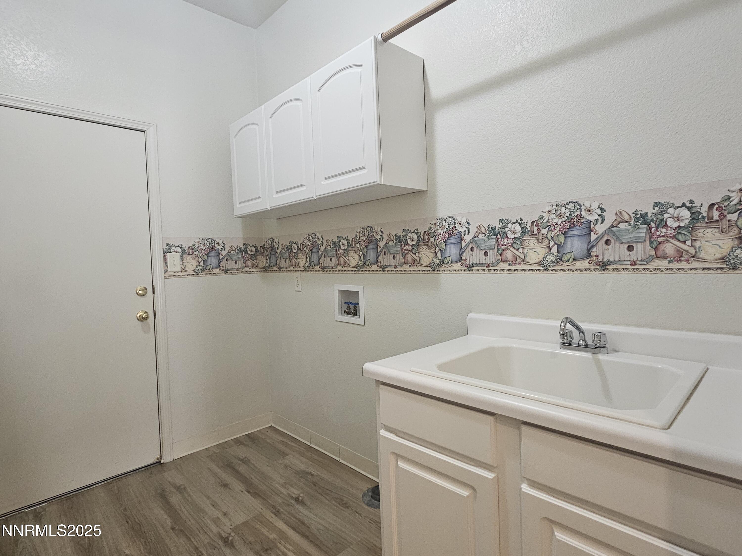 2735 Avenida De Landa