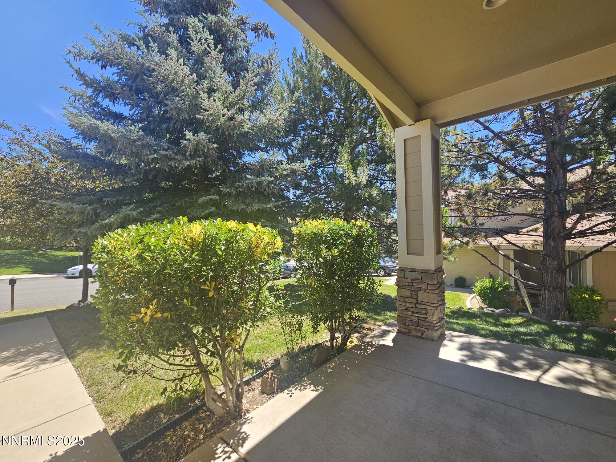 2735 Avenida De Landa