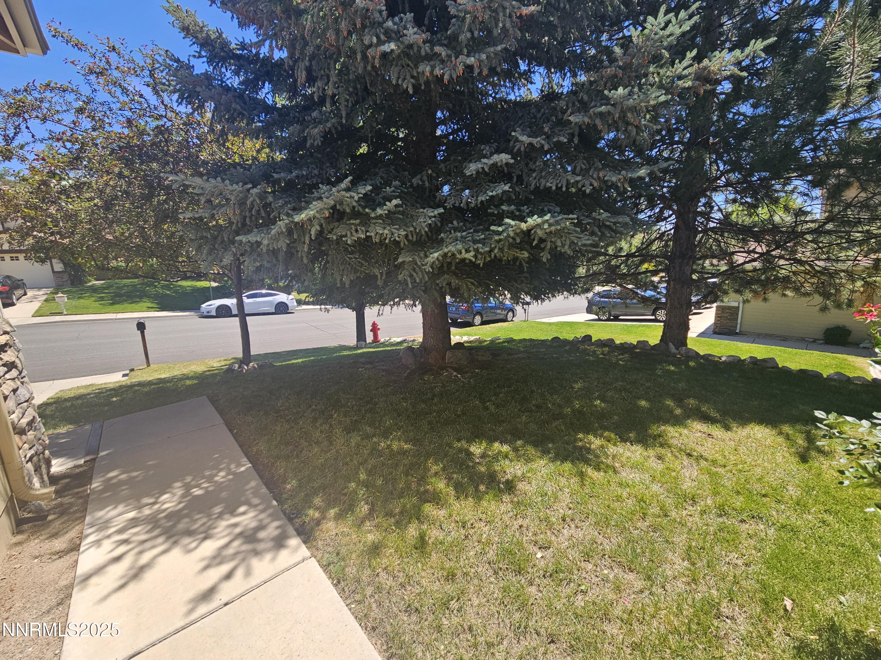 2735 Avenida De Landa