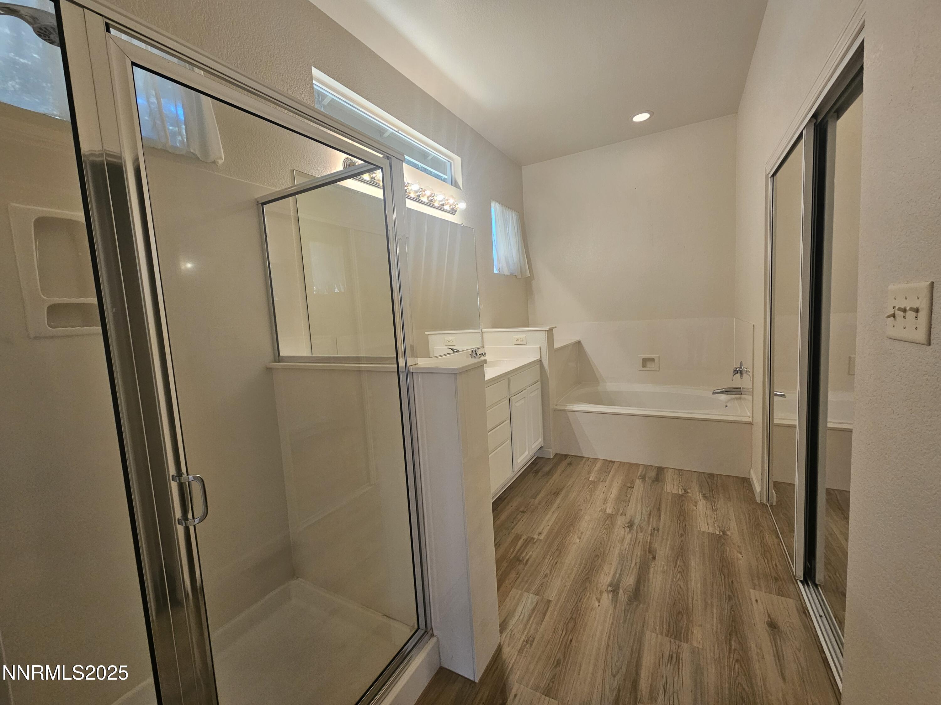 2735 Avenida De Landa