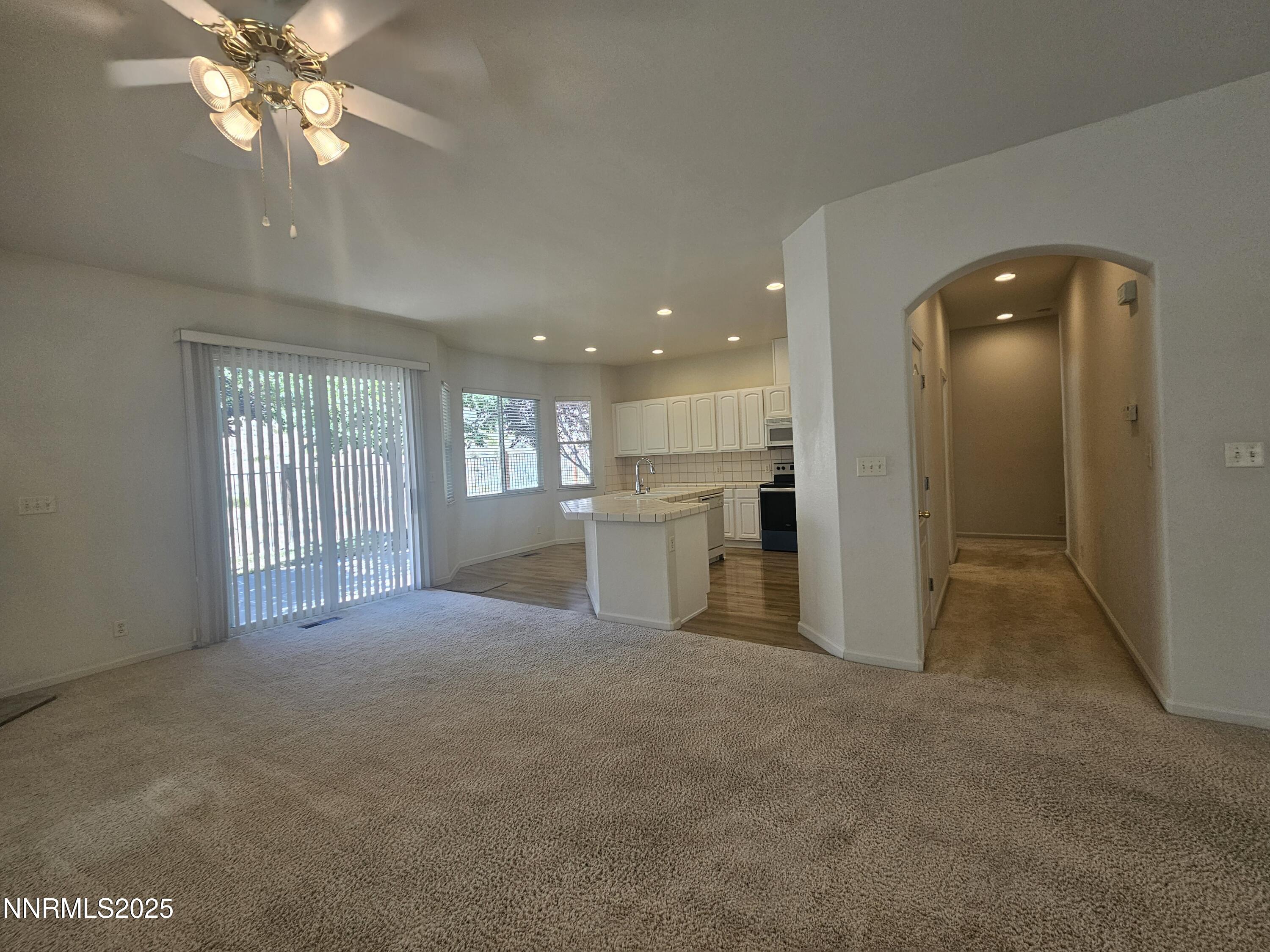 2735 Avenida De Landa