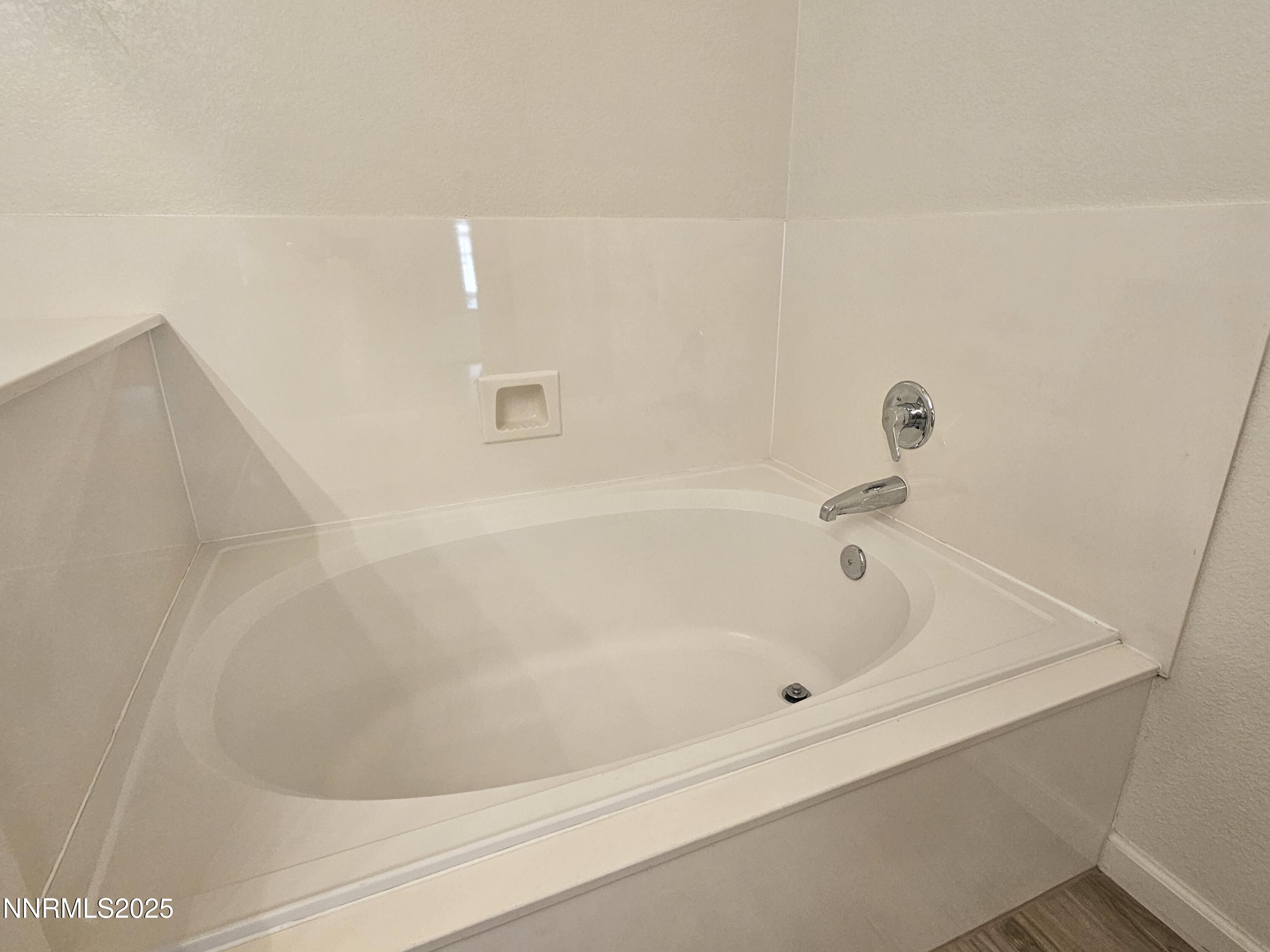 2735 Avenida De Landa