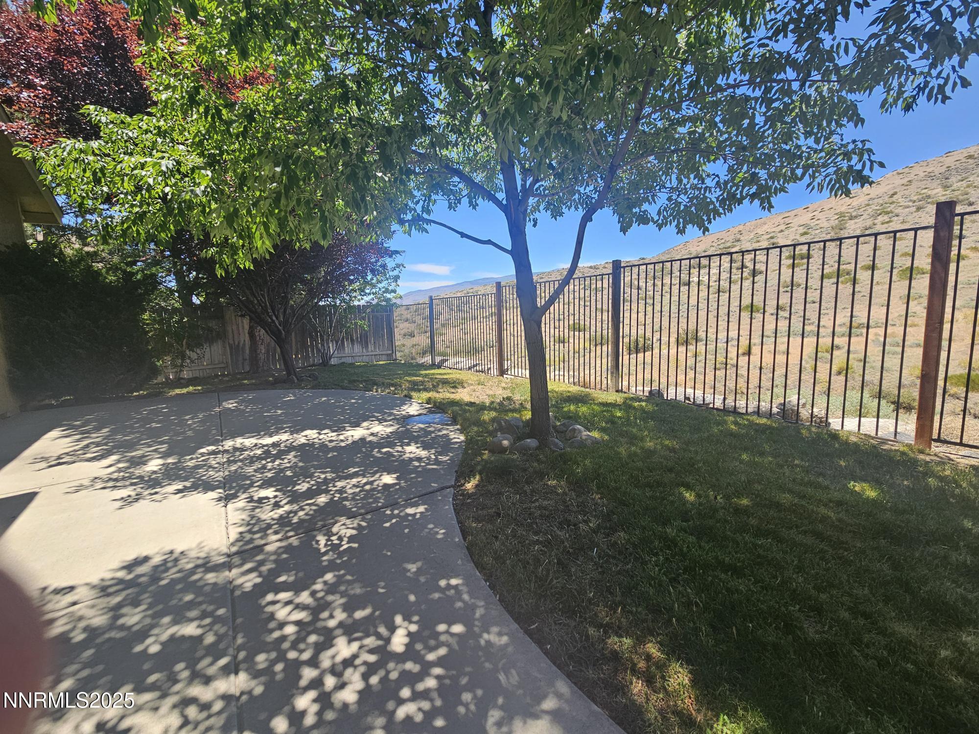 2735 Avenida De Landa