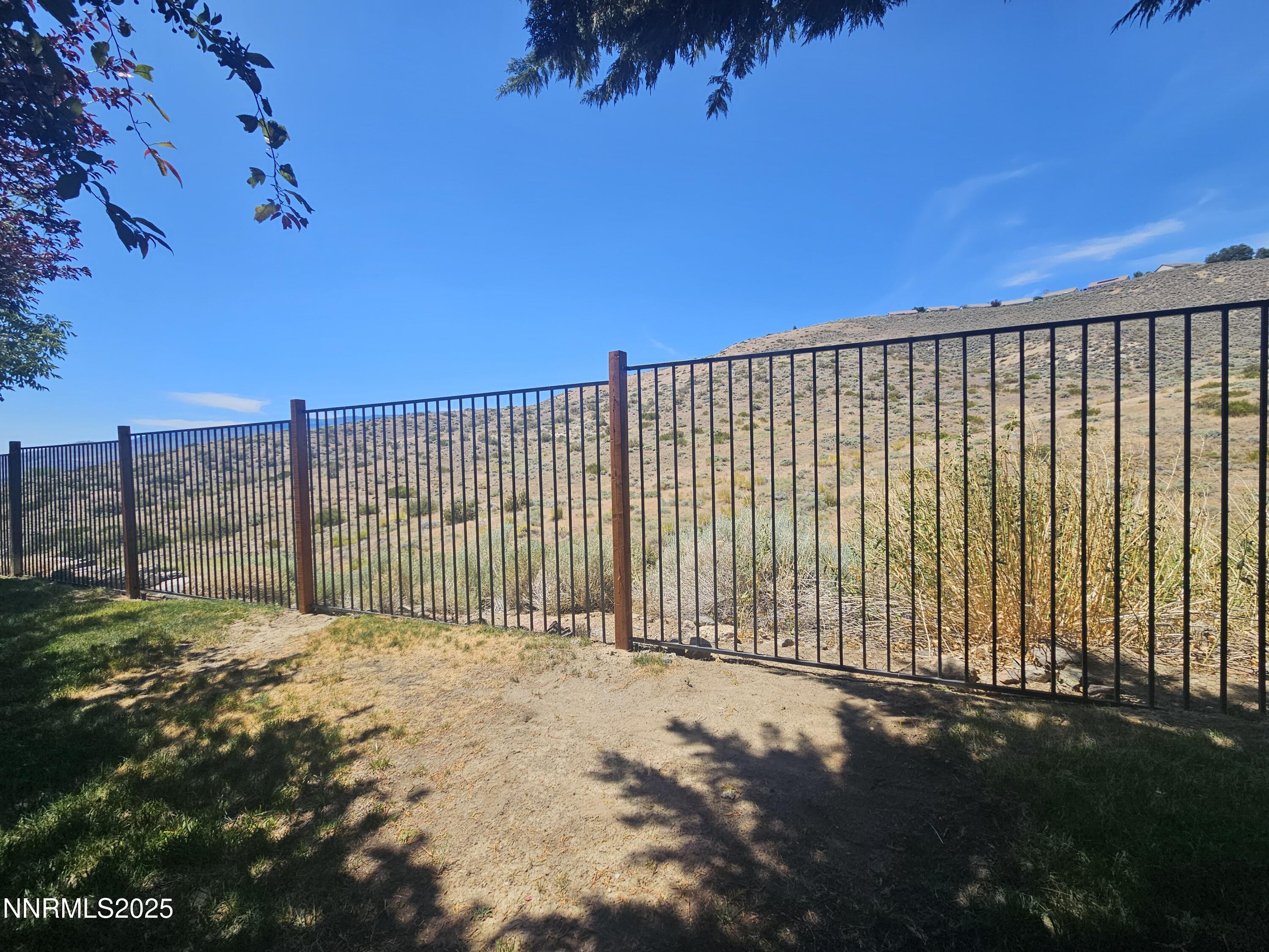 2735 Avenida De Landa