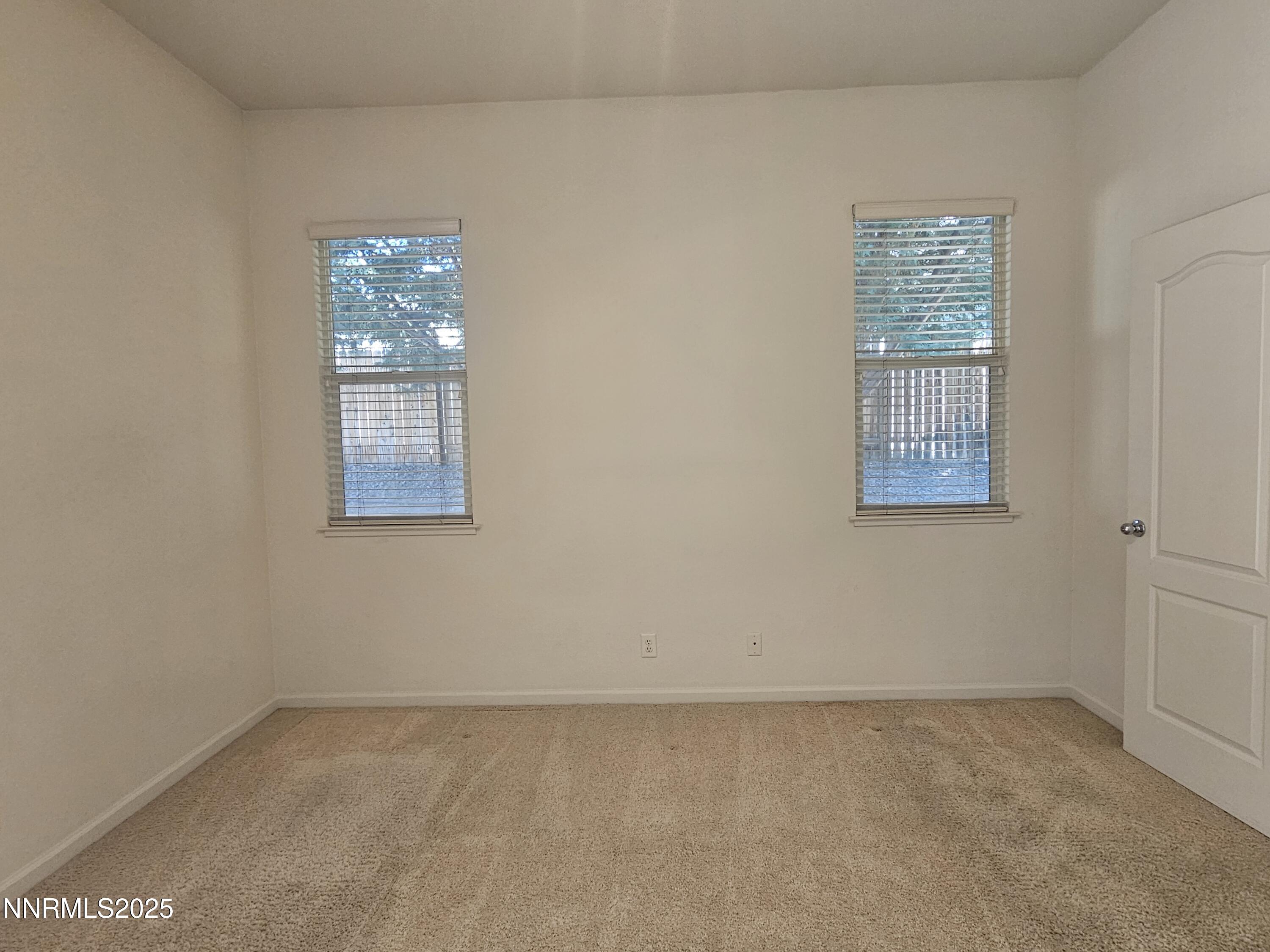 2735 Avenida De Landa