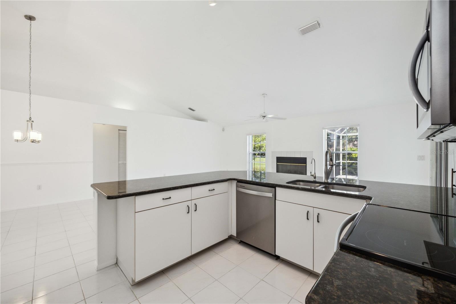 4553 HAMLETS GROVE DR