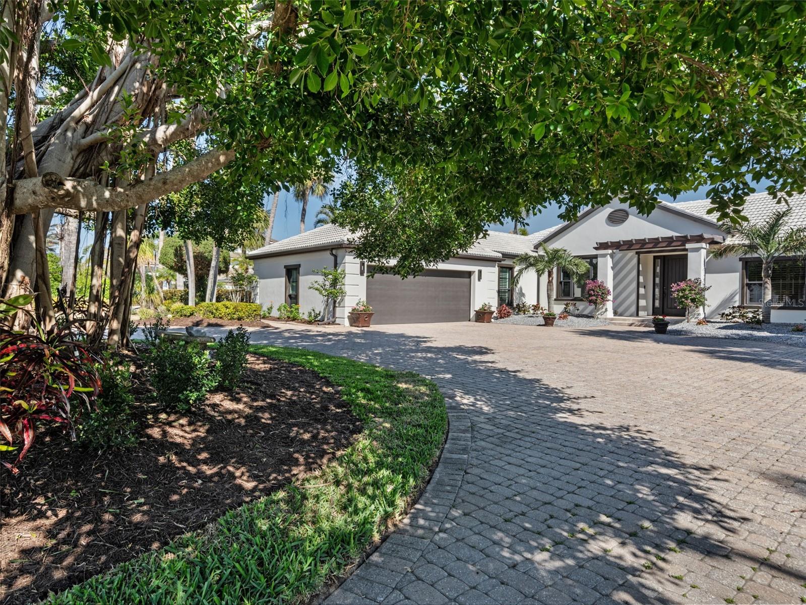 355 W ROYAL FLAMINGO DR