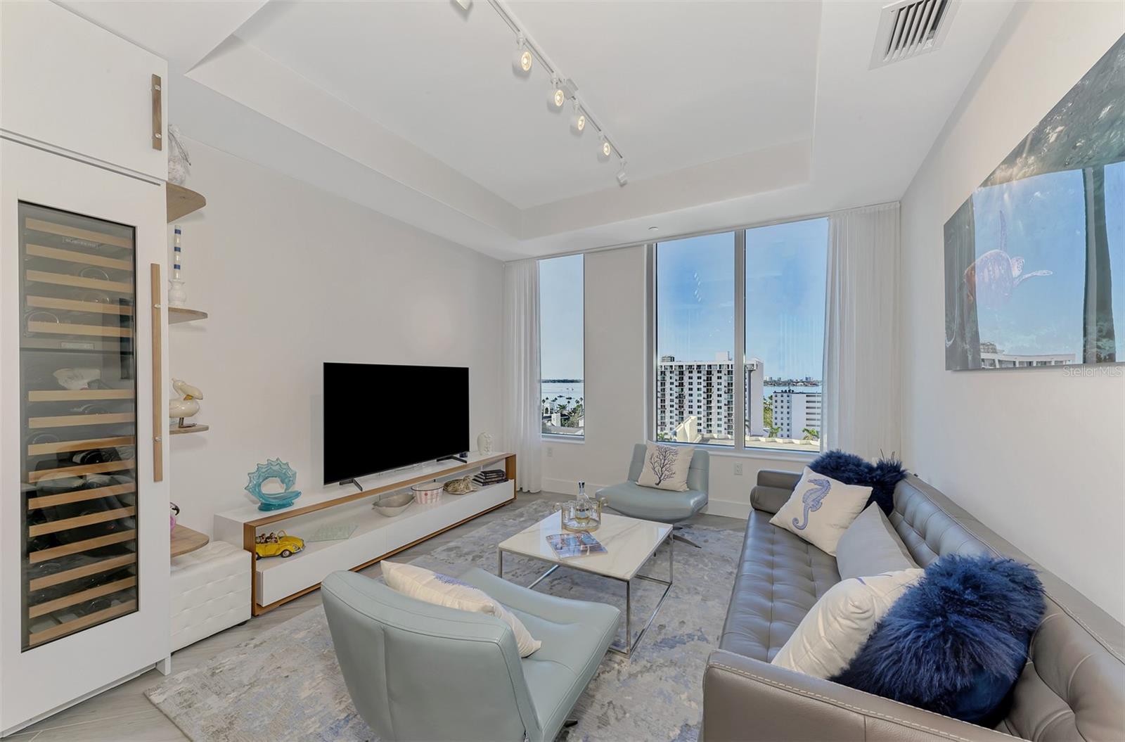 111 S PINEAPPLE AVE #915