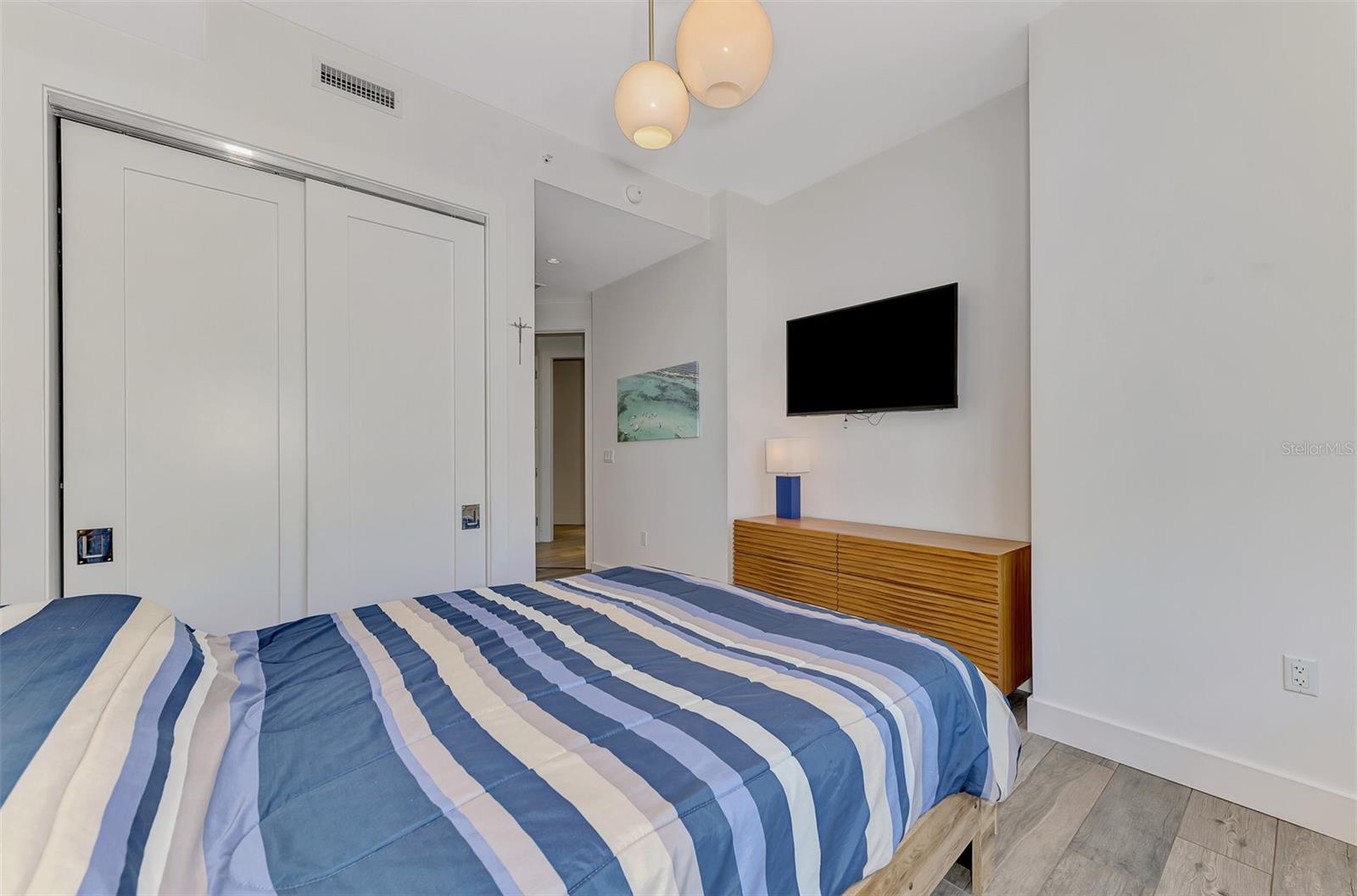 111 S PINEAPPLE AVE #915