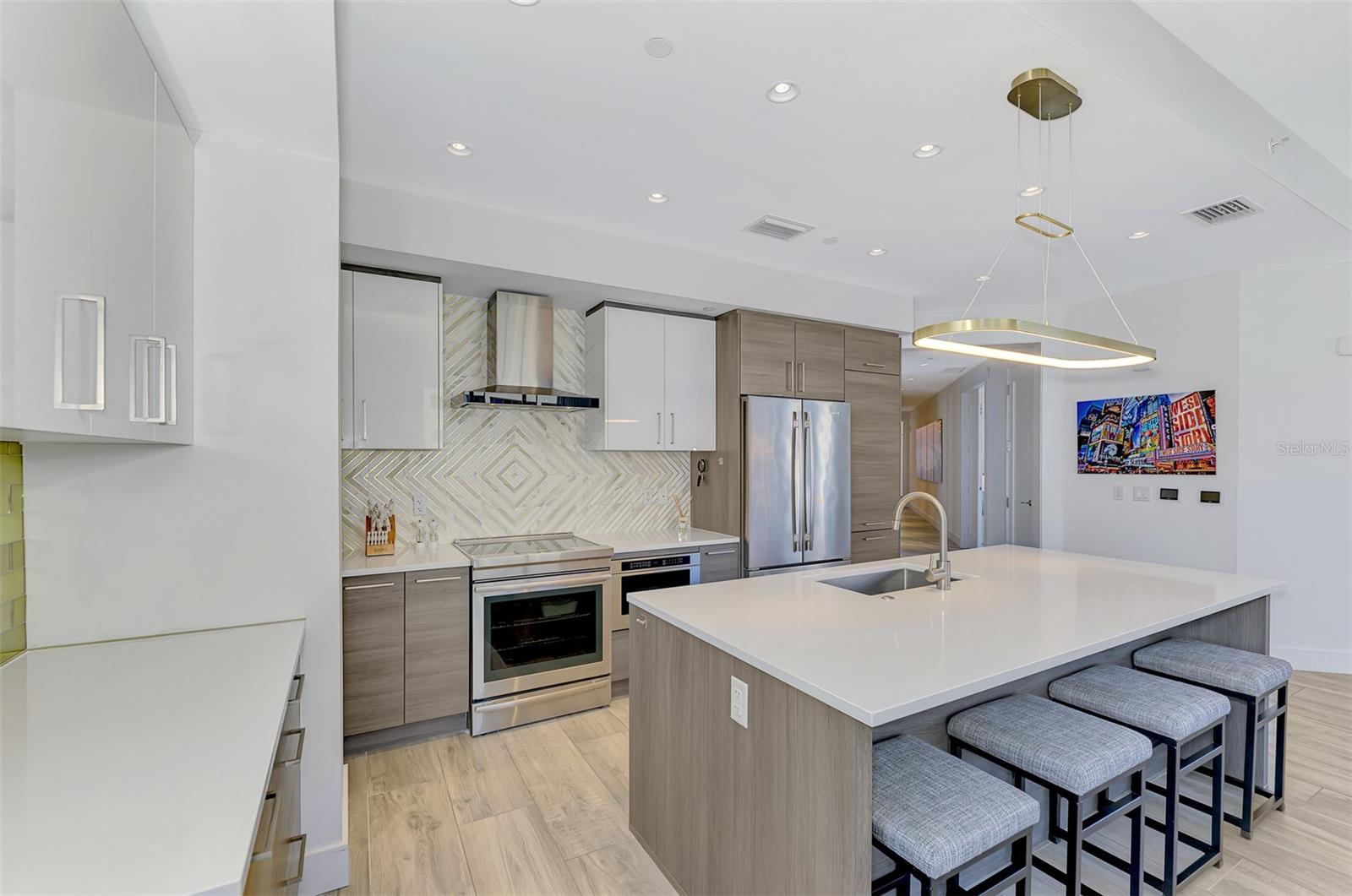 111 S PINEAPPLE AVE #915