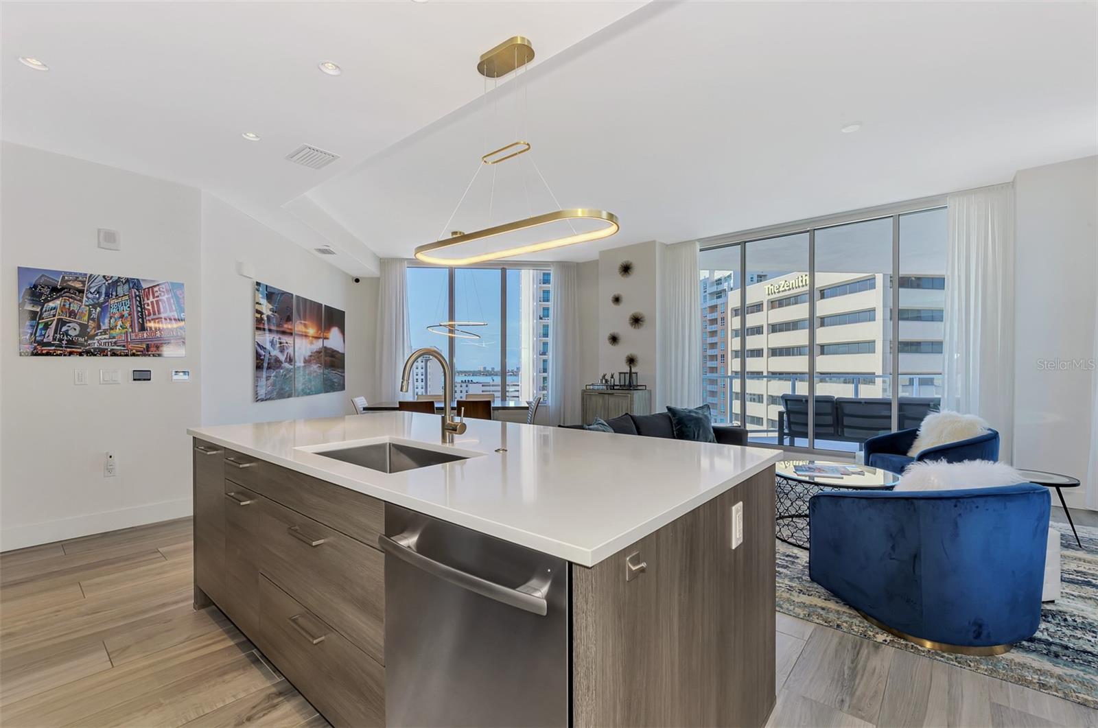 111 S PINEAPPLE AVE #915