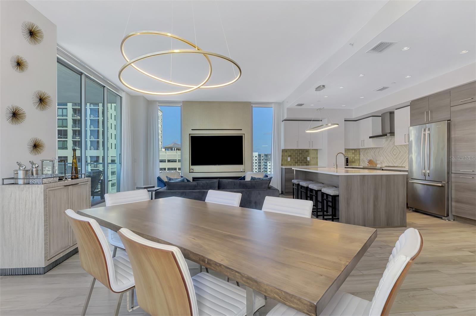 111 S PINEAPPLE AVE #915