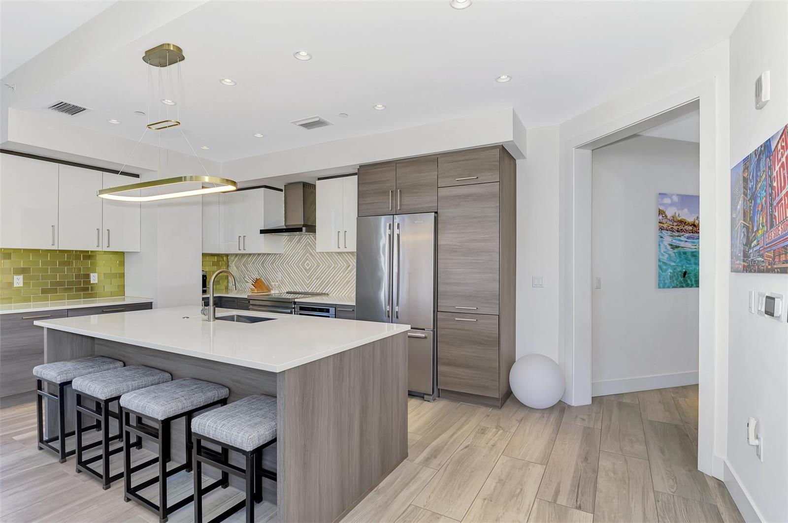 111 S PINEAPPLE AVE #915