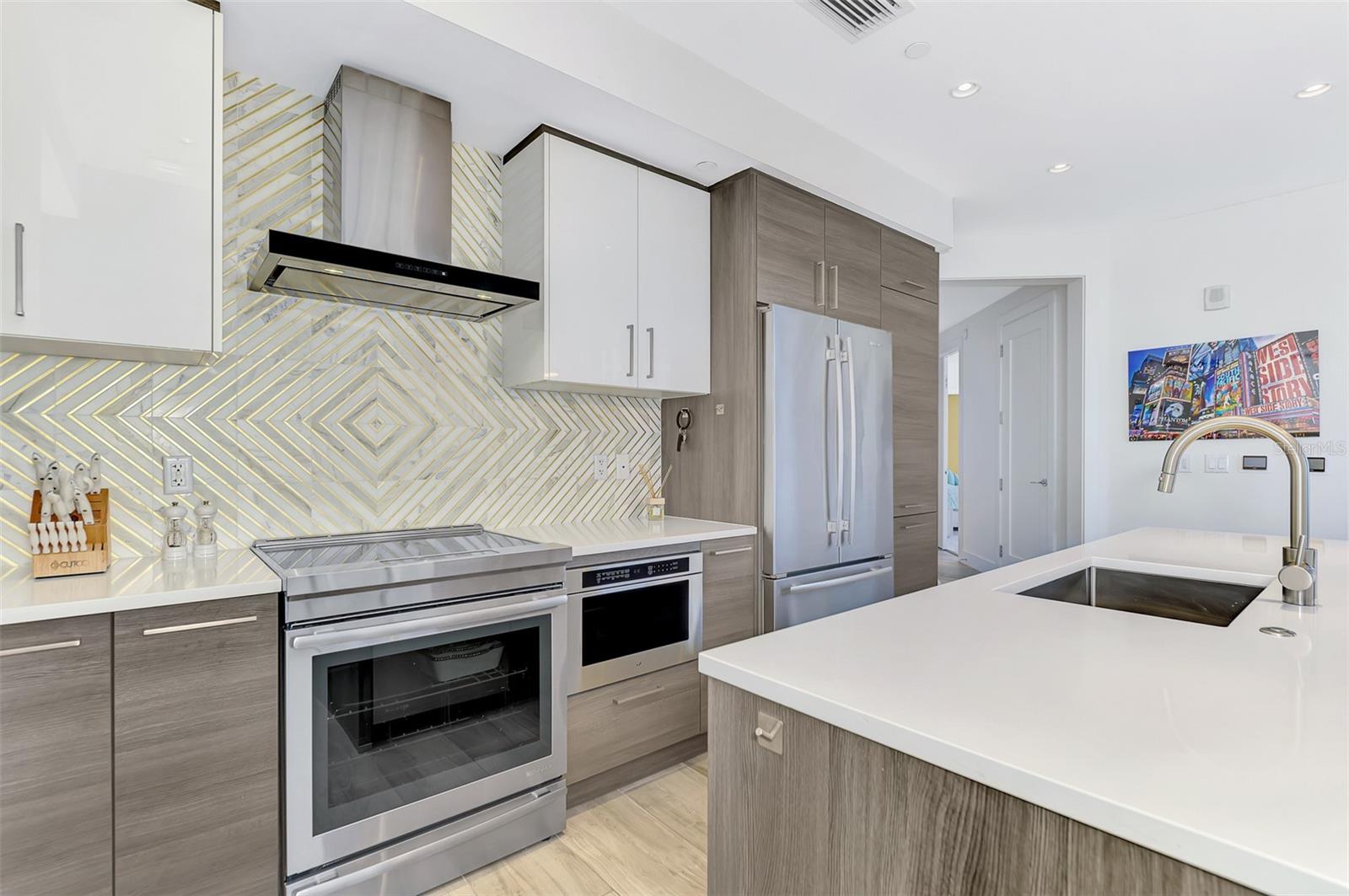 111 S PINEAPPLE AVE #915