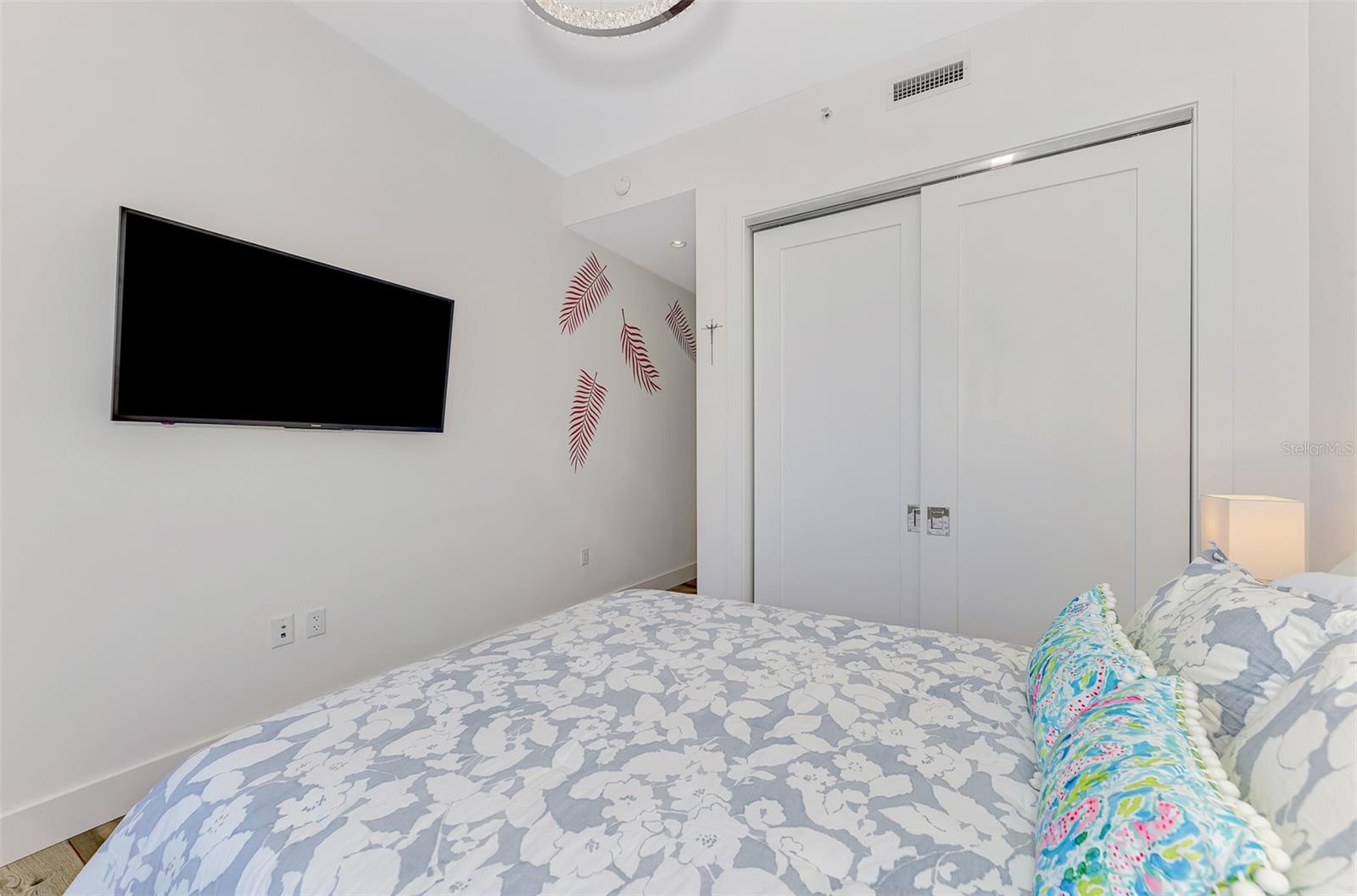 111 S PINEAPPLE AVE #915