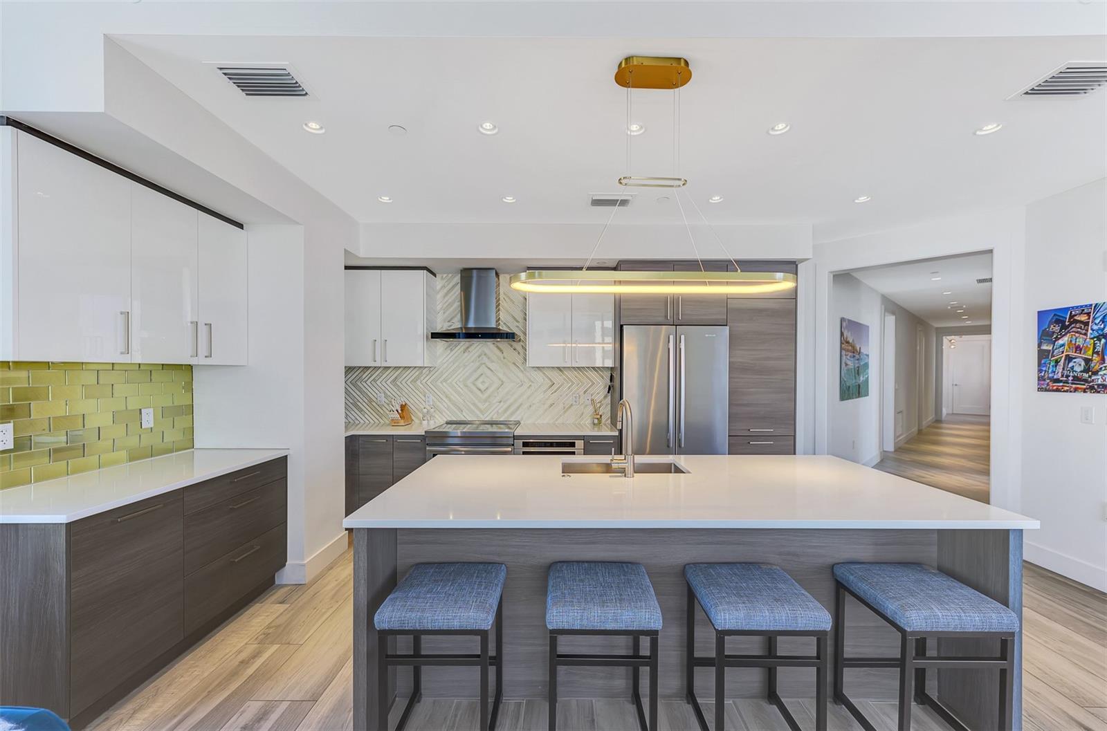 111 S PINEAPPLE AVE #915