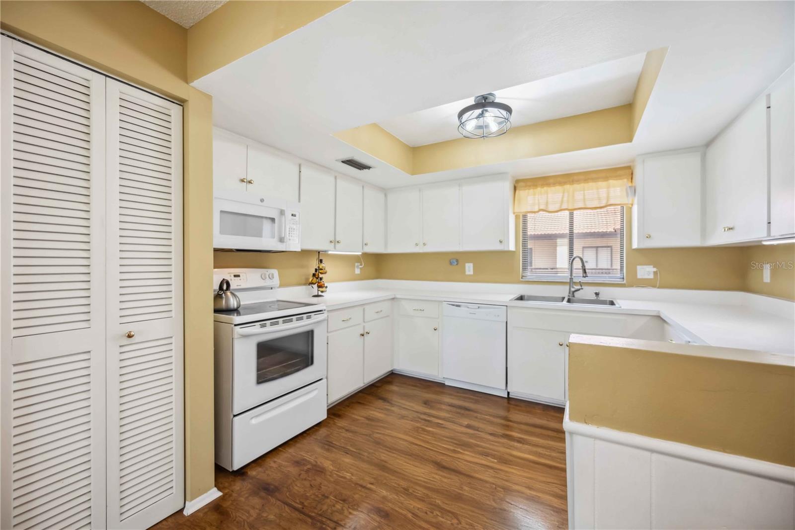 1111 W FAITH CIR #2004