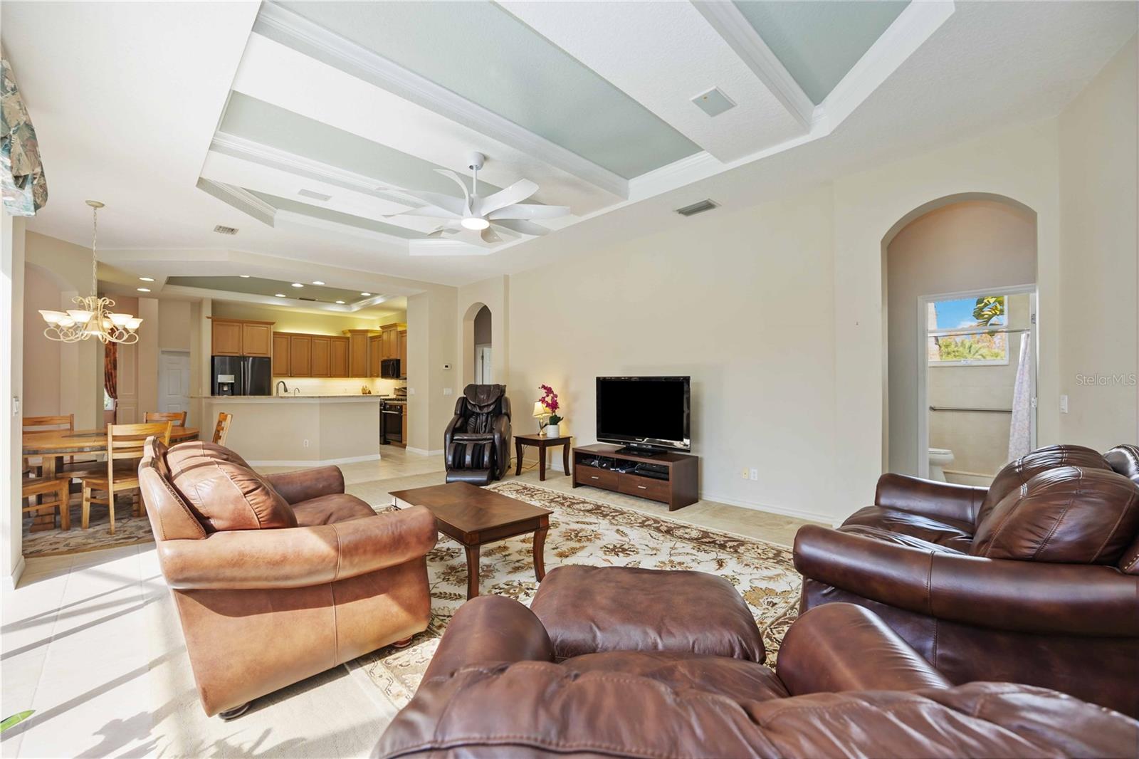 6186 9TH AVENUE CIR NE