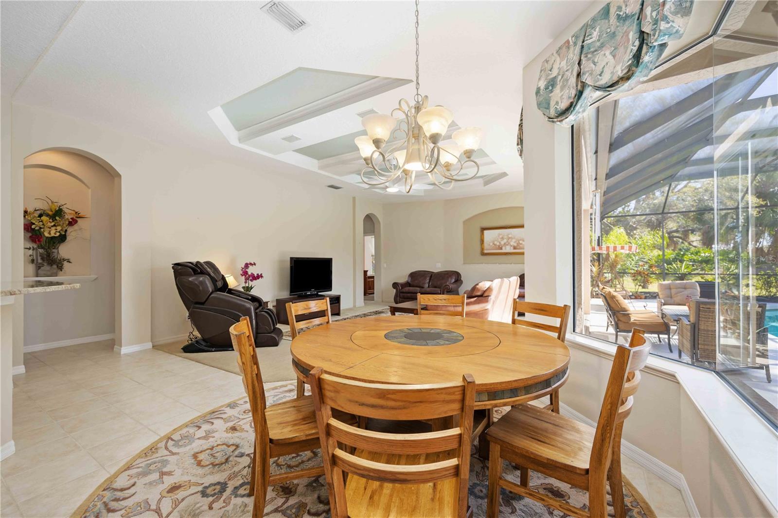 6186 9TH AVENUE CIR NE