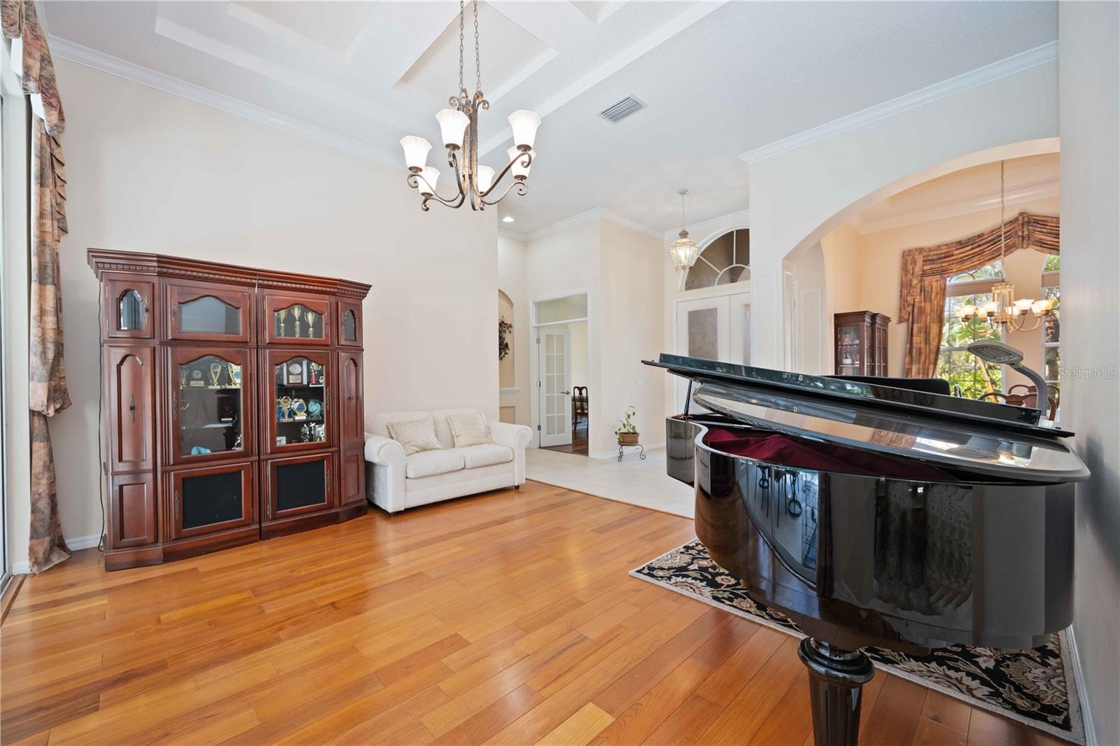 6186 9TH AVENUE CIR NE