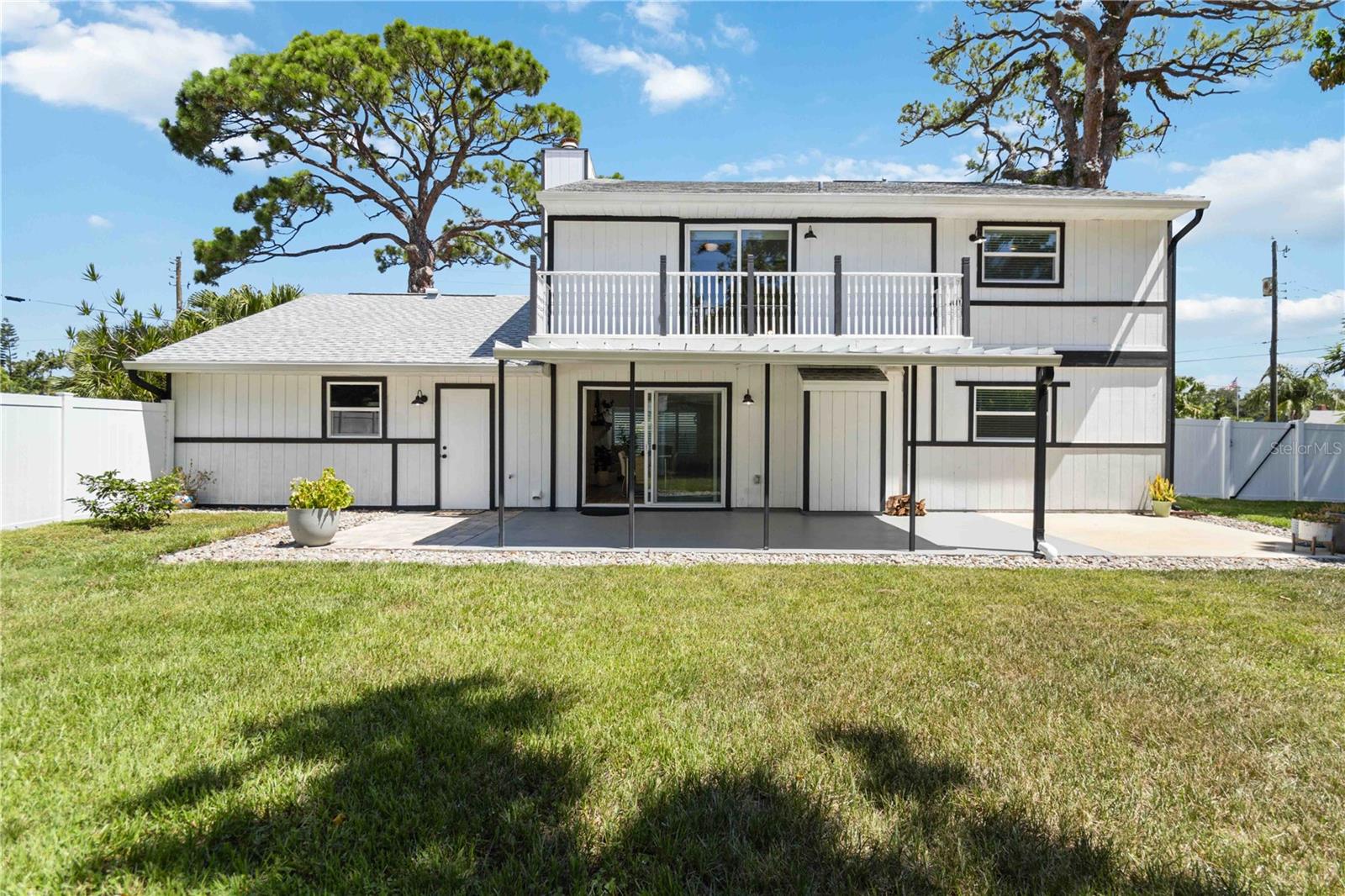 2707 17TH AVE W