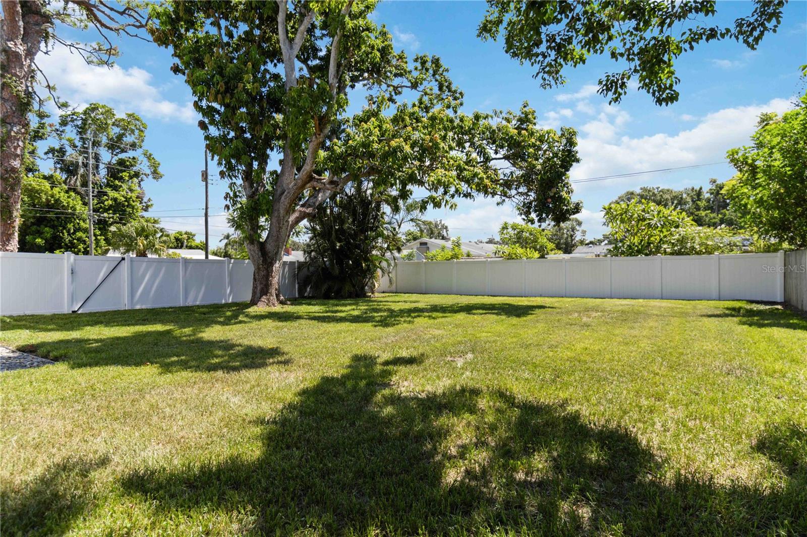 2707 17TH AVE W