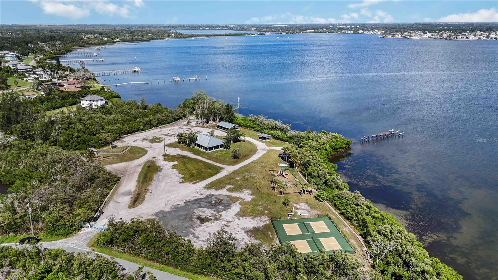 1470 BAYSHORE DR