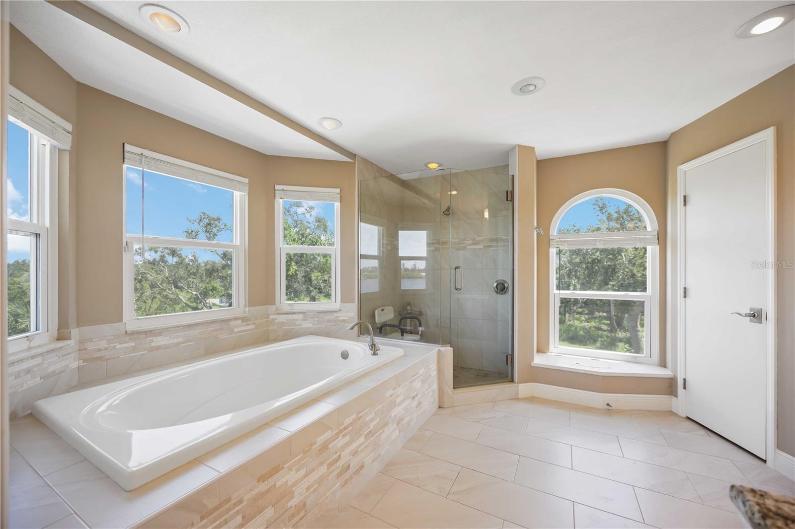 1470 BAYSHORE DR