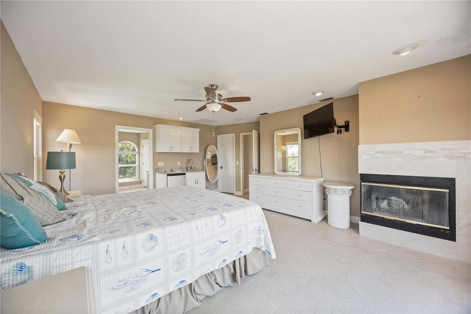 1470 BAYSHORE DR