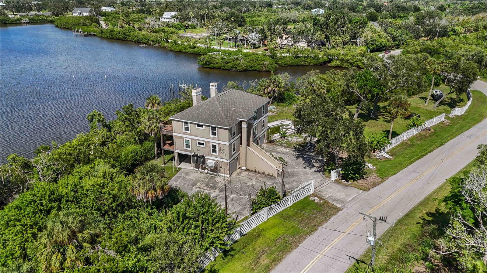 1470 BAYSHORE DR