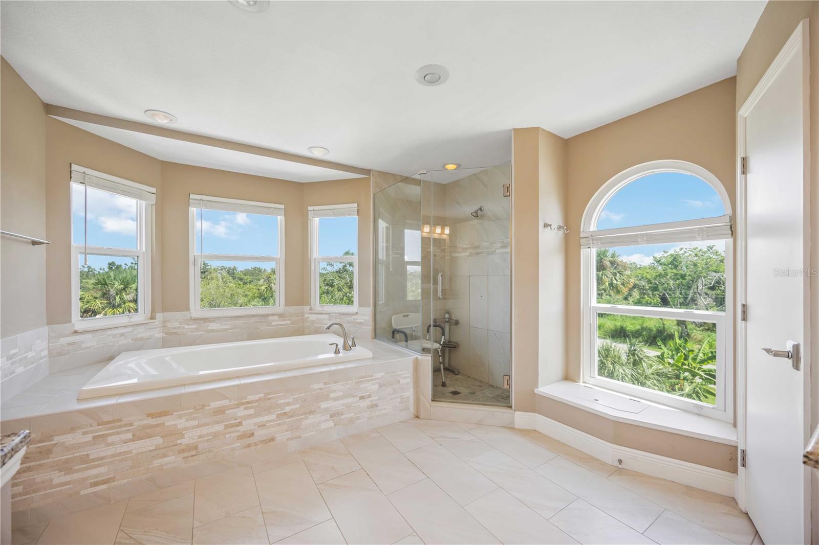 1470 BAYSHORE DR