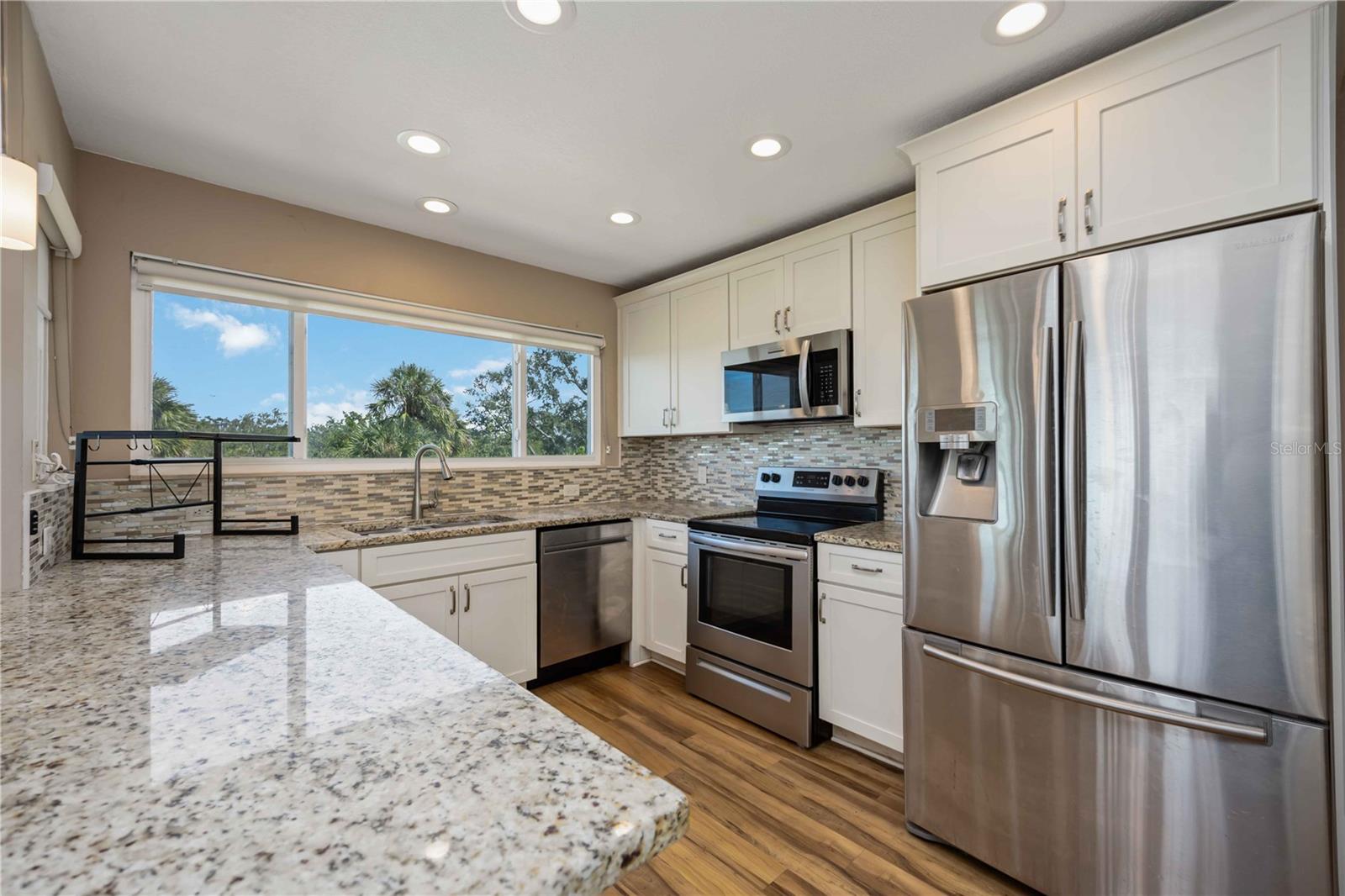 1470 BAYSHORE DR