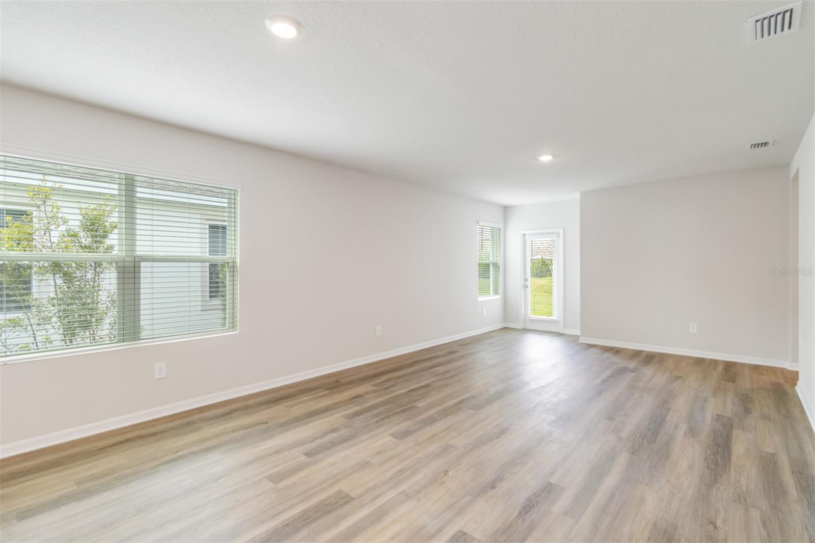 3218 BITTERROOT LN