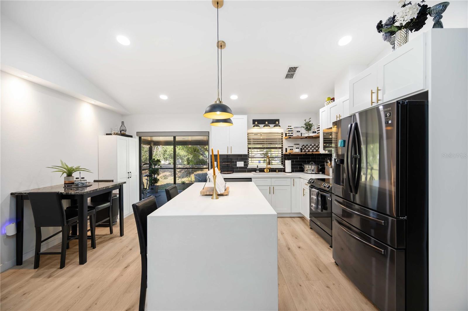 5707 DEER HOLLOW LN W