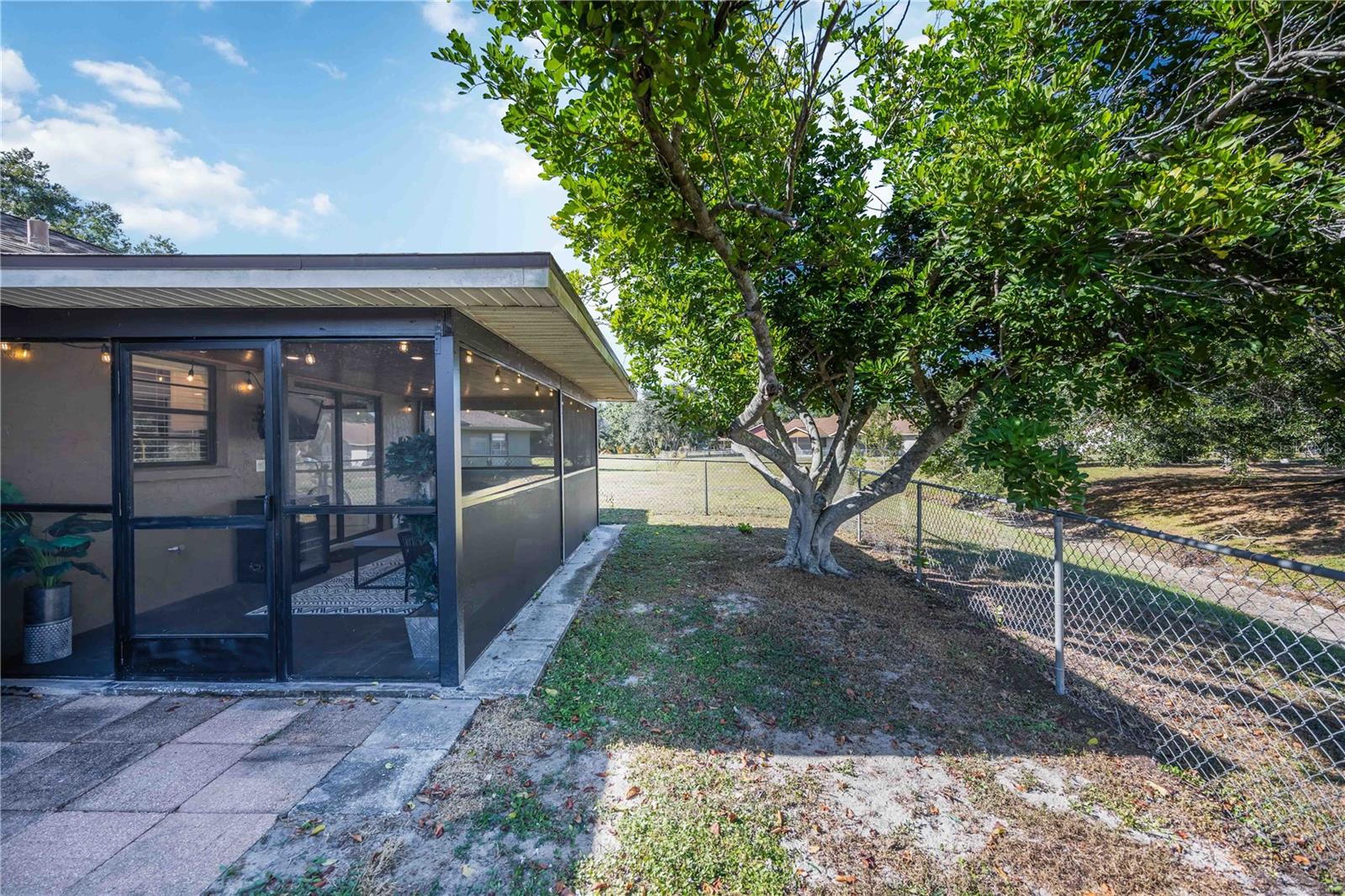 5707 DEER HOLLOW LN W