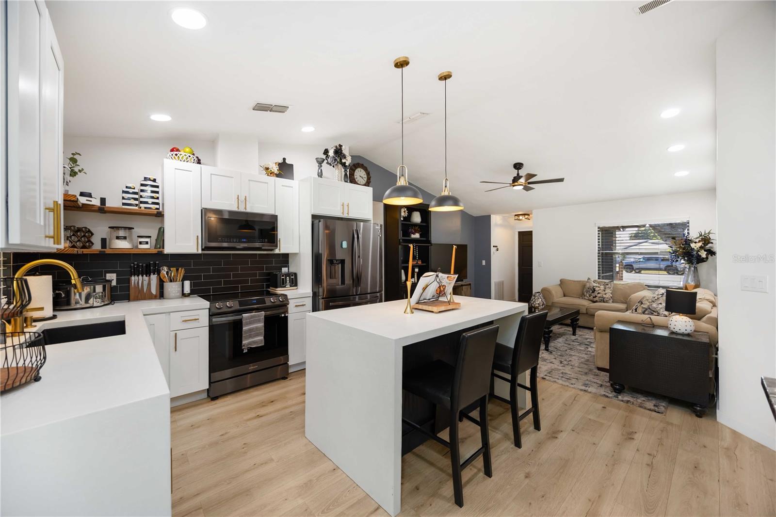 5707 DEER HOLLOW LN W