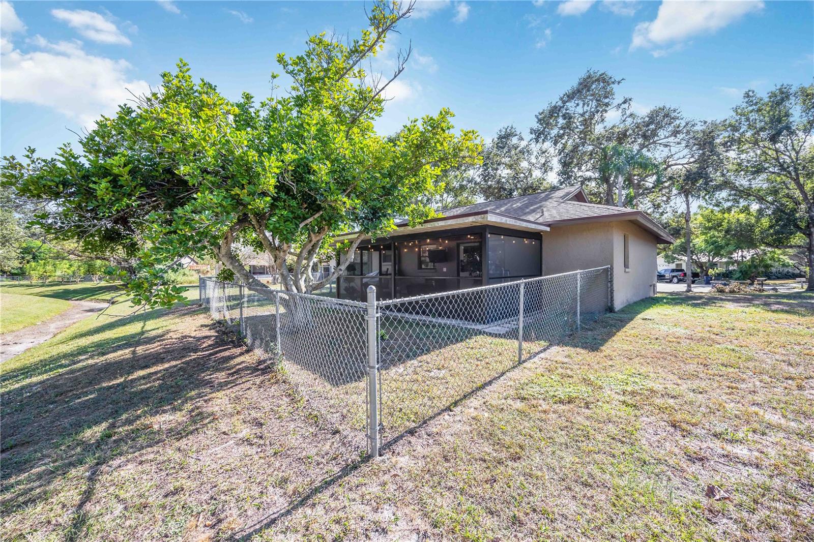 5707 DEER HOLLOW LN W