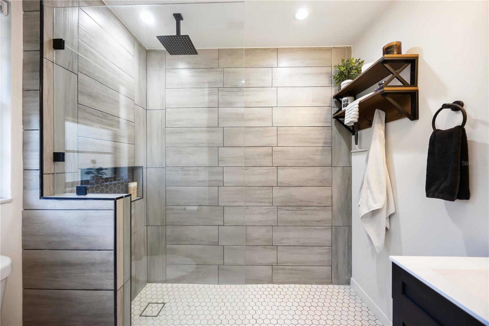 5707 DEER HOLLOW LN W