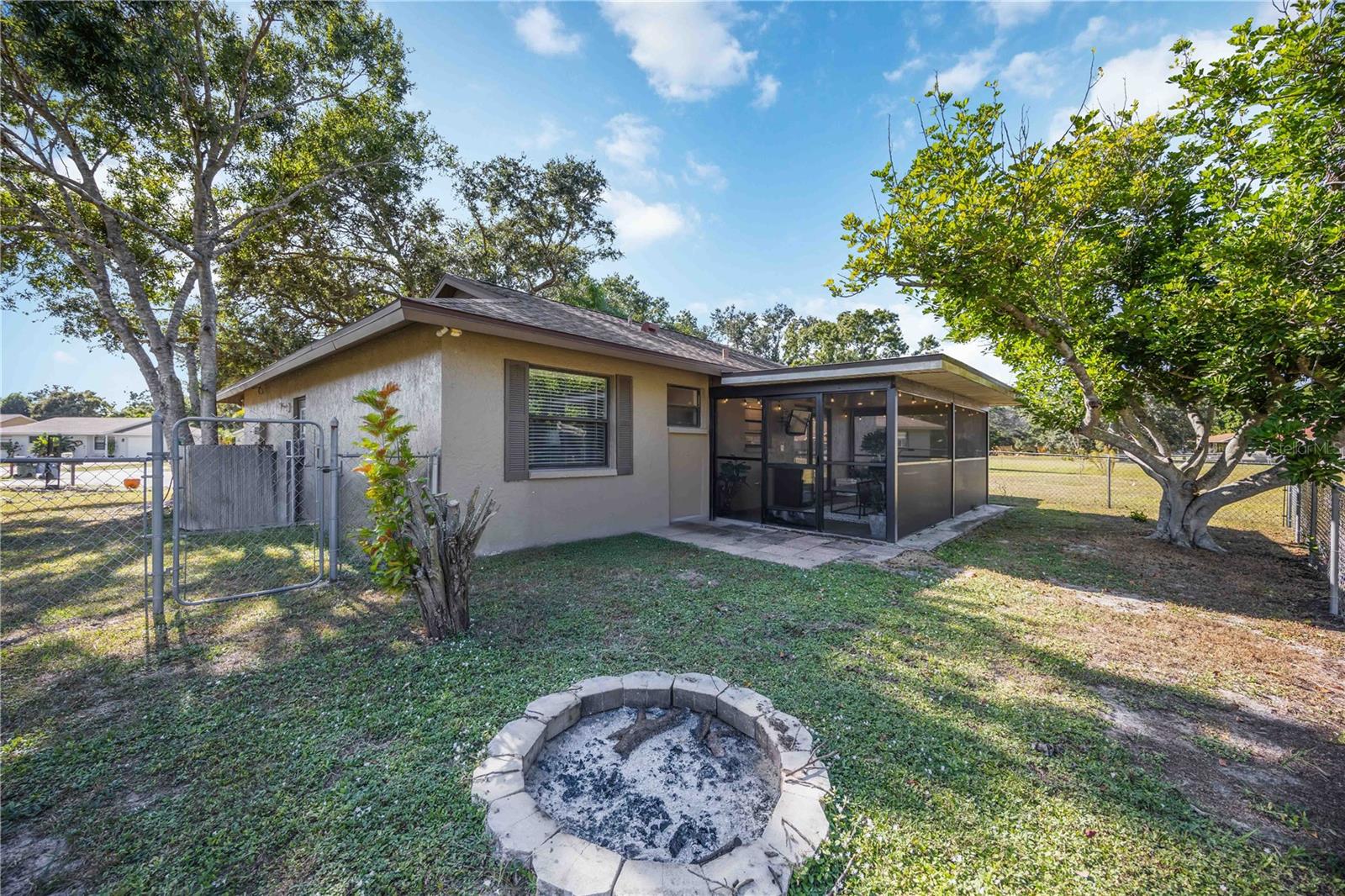 5707 DEER HOLLOW LN W