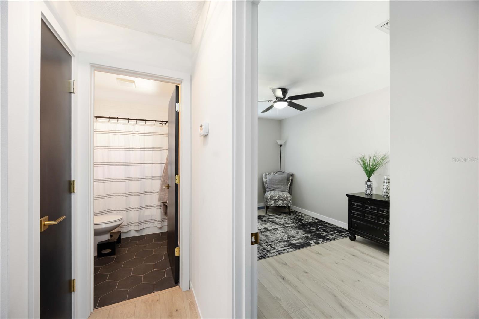 5707 DEER HOLLOW LN W